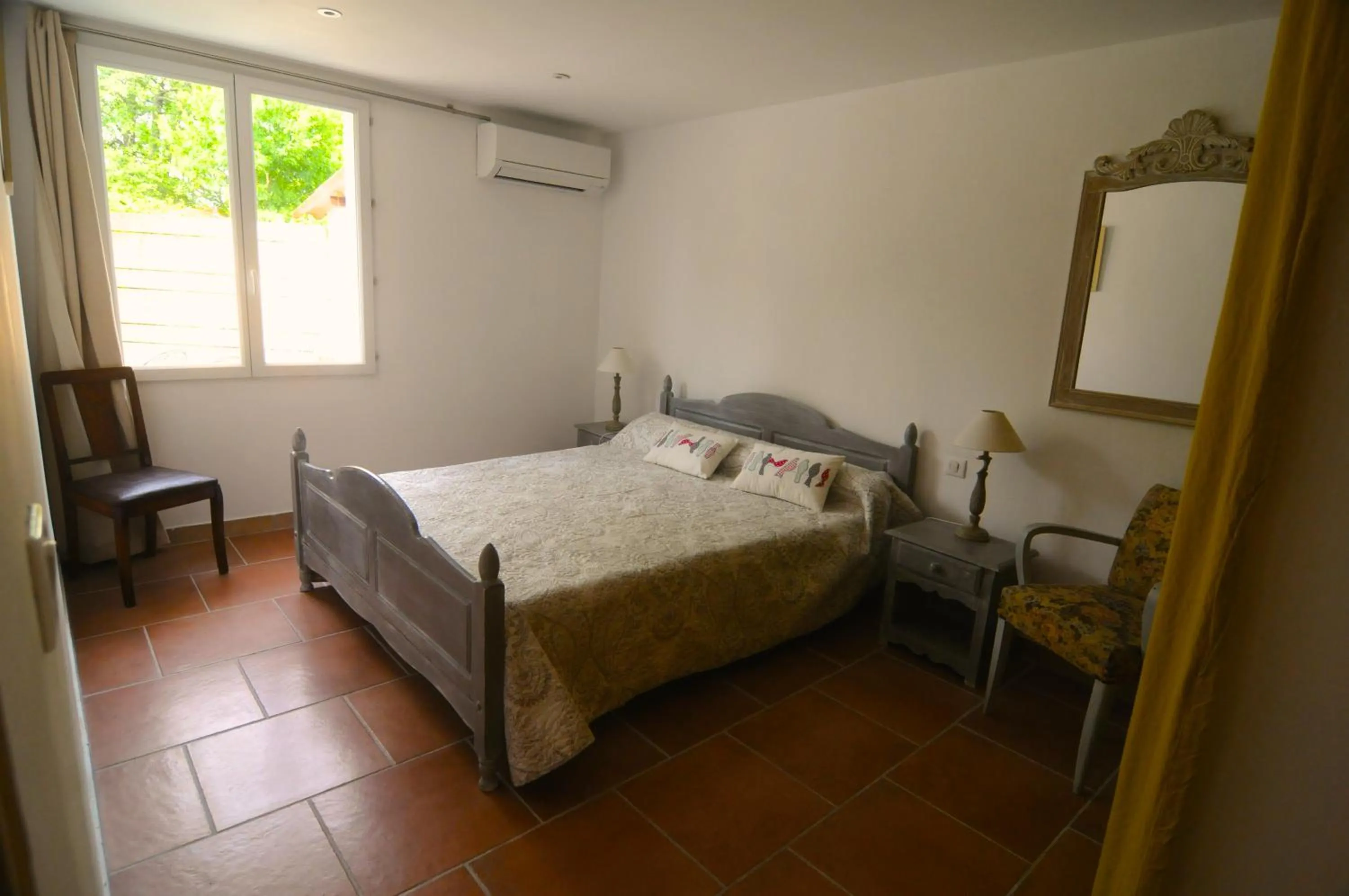 Bedroom in Mas Le Pont des Aubes