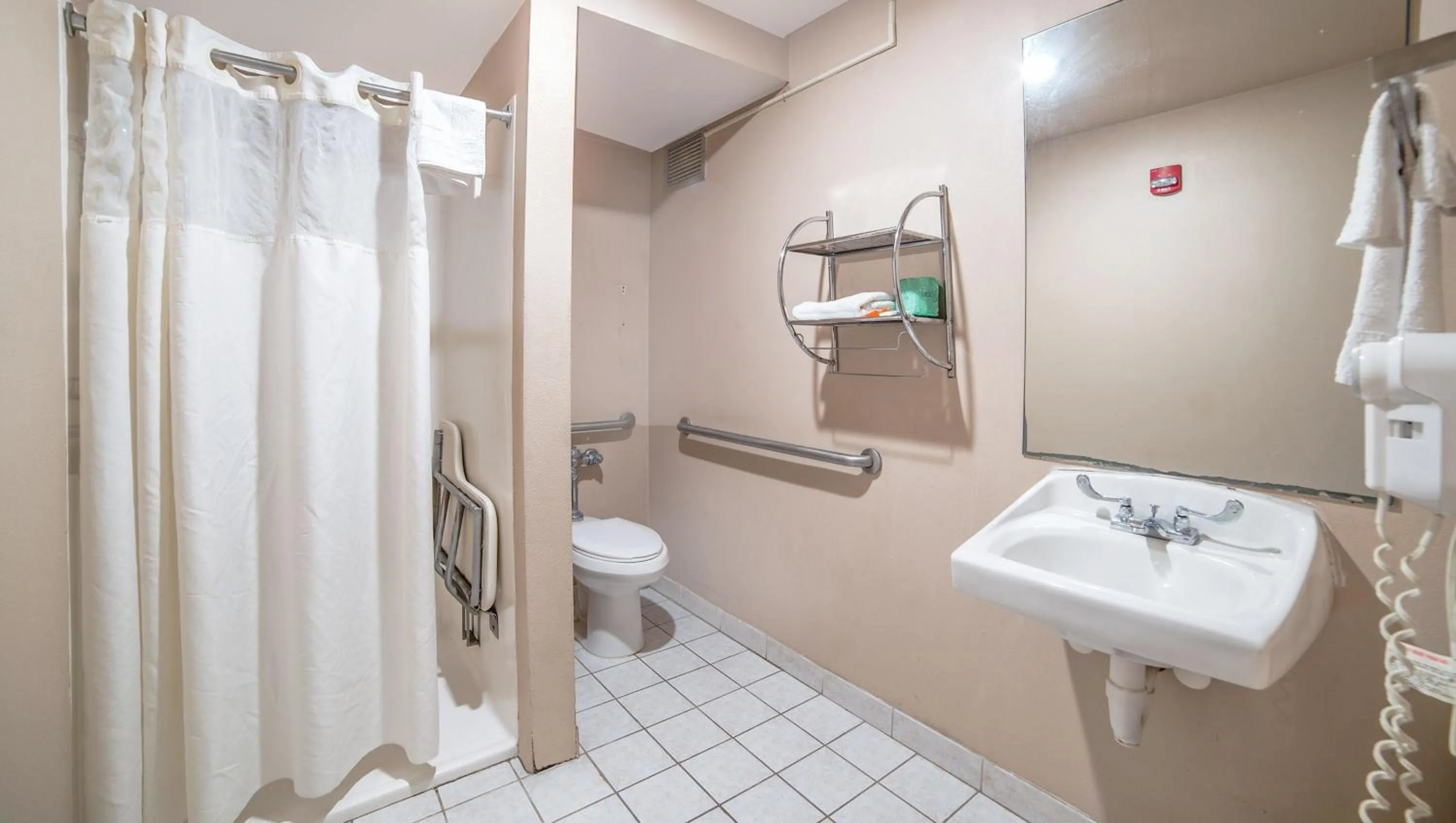 Bathroom in Mayfair Inn