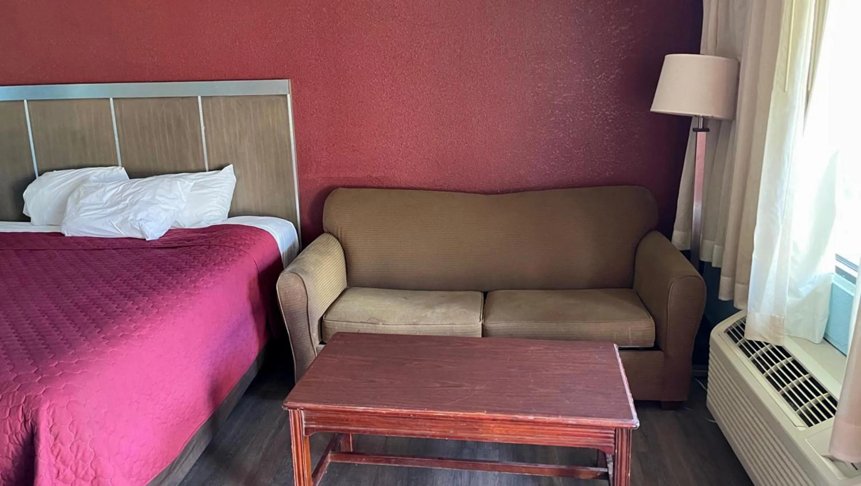 Photo of the whole room in Mayfair Inn