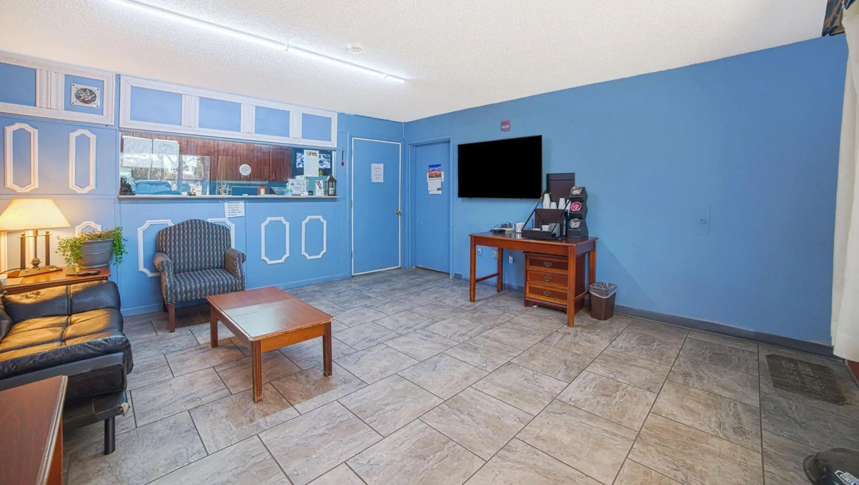 Lobby or reception in Mayfair Inn Lobby or reception in Mayfair Inn