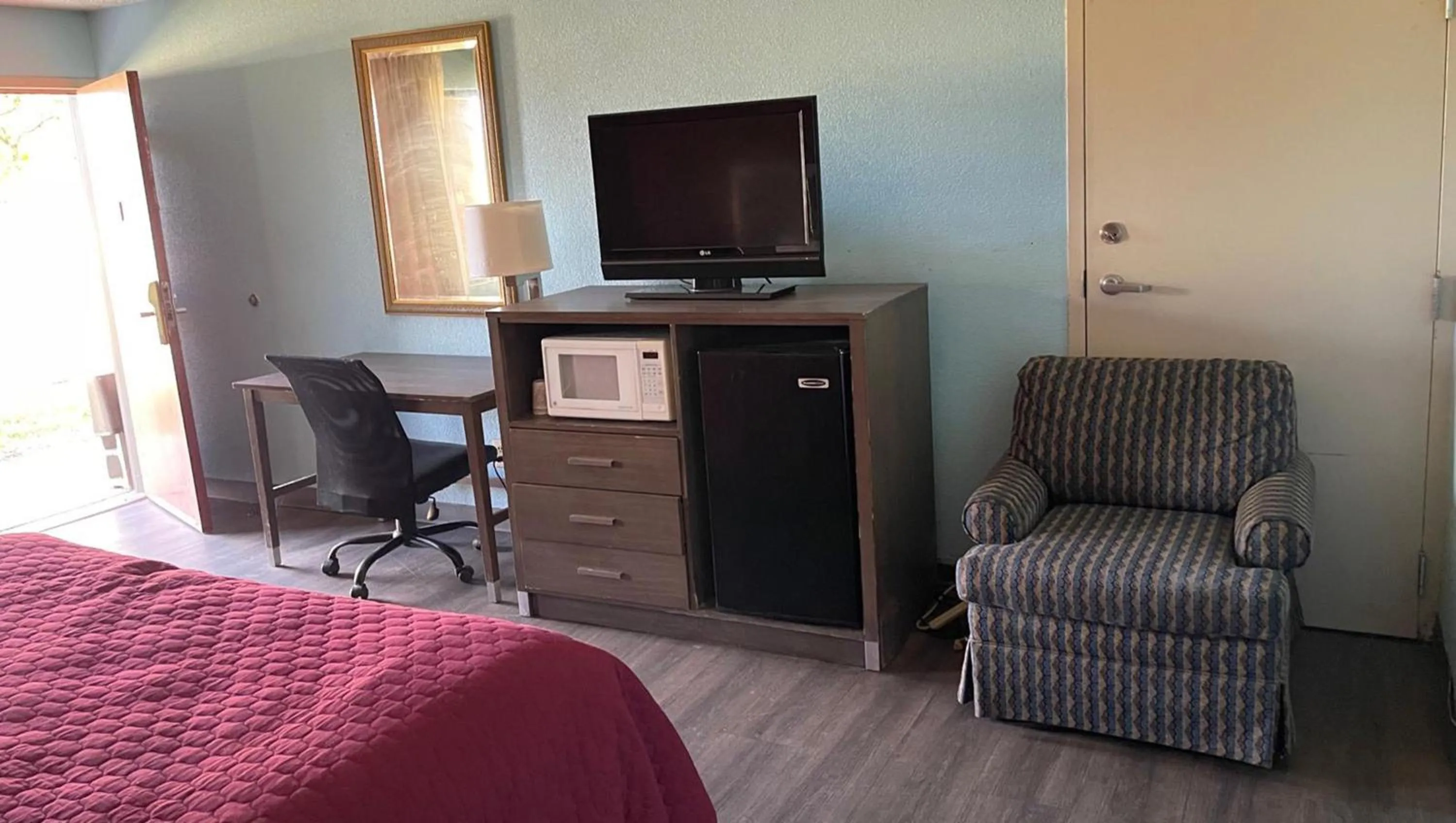 Photo of the whole room in Mayfair Inn