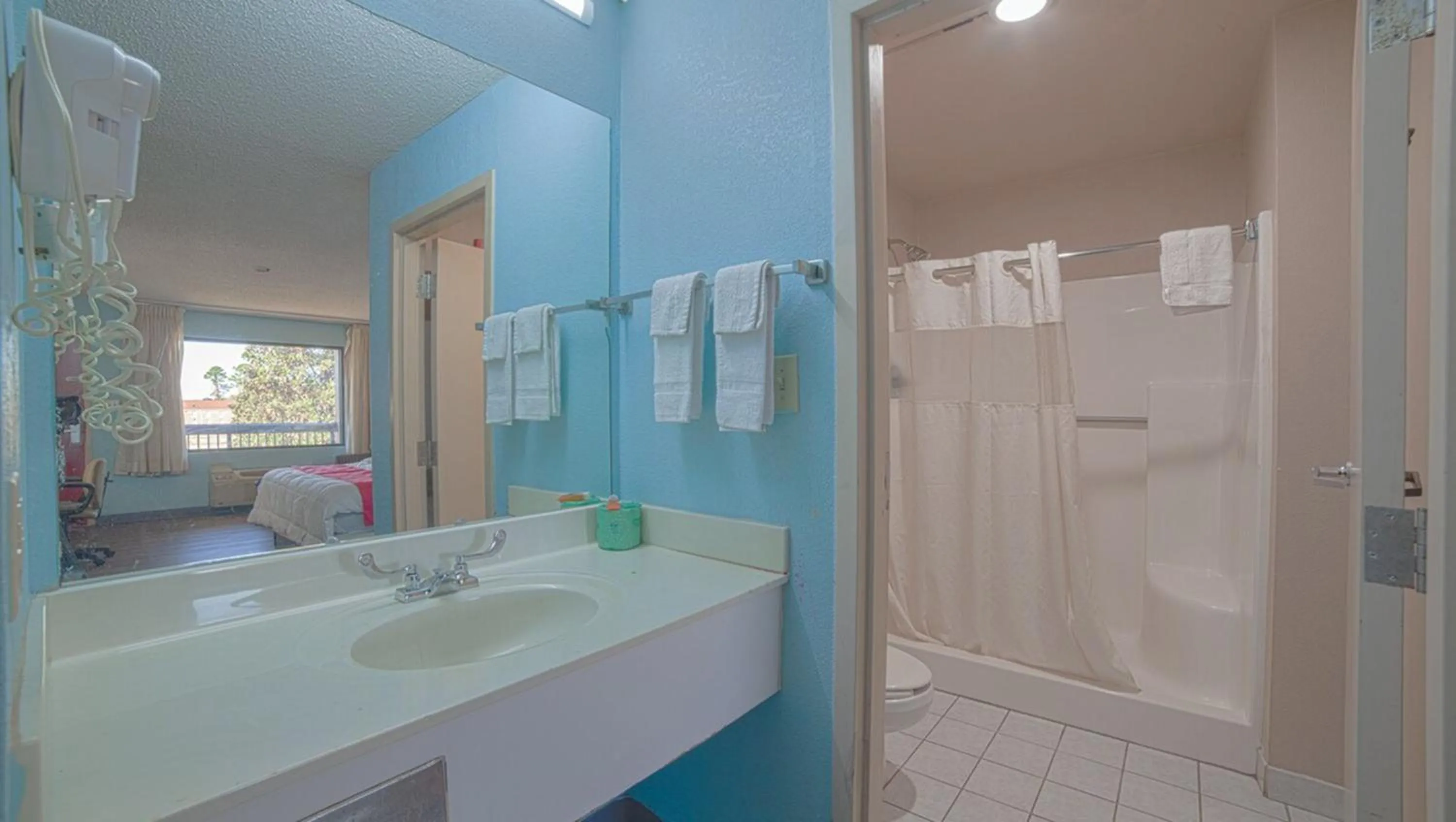 Bathroom in Mayfair Inn