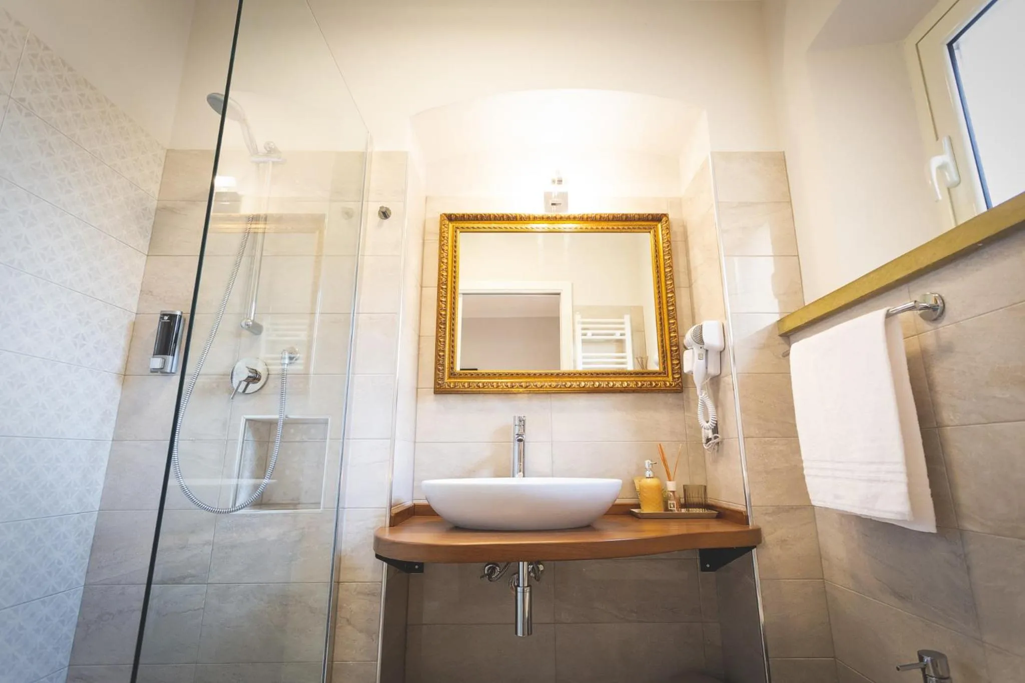 Small Double or Twin Room in Piazza Duomo Deluxe