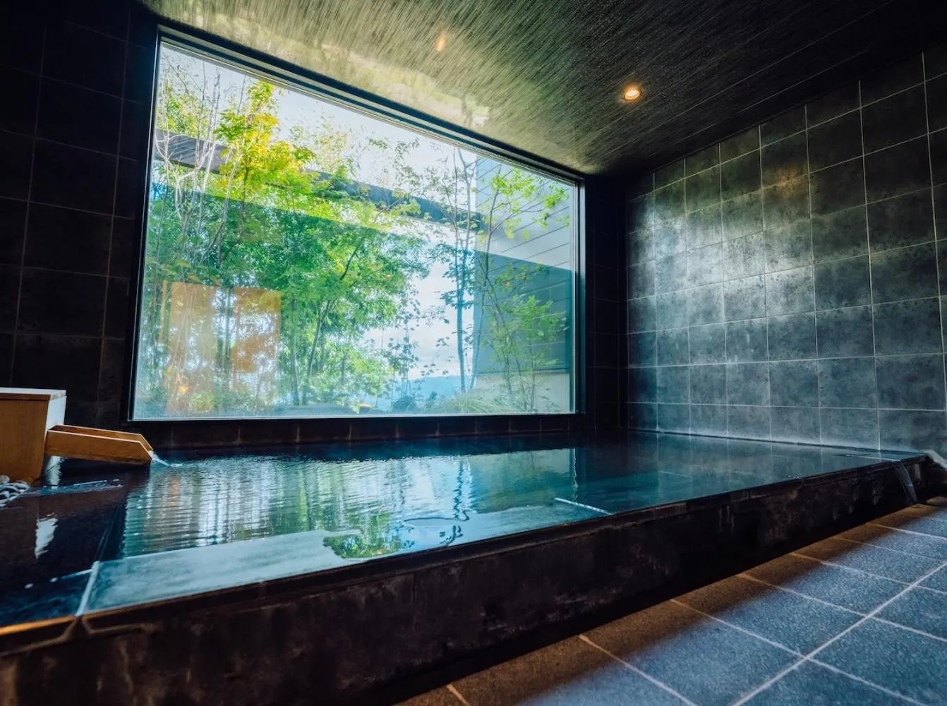 Hot Spring Bath in Yufuin Glamping COMOREBI
