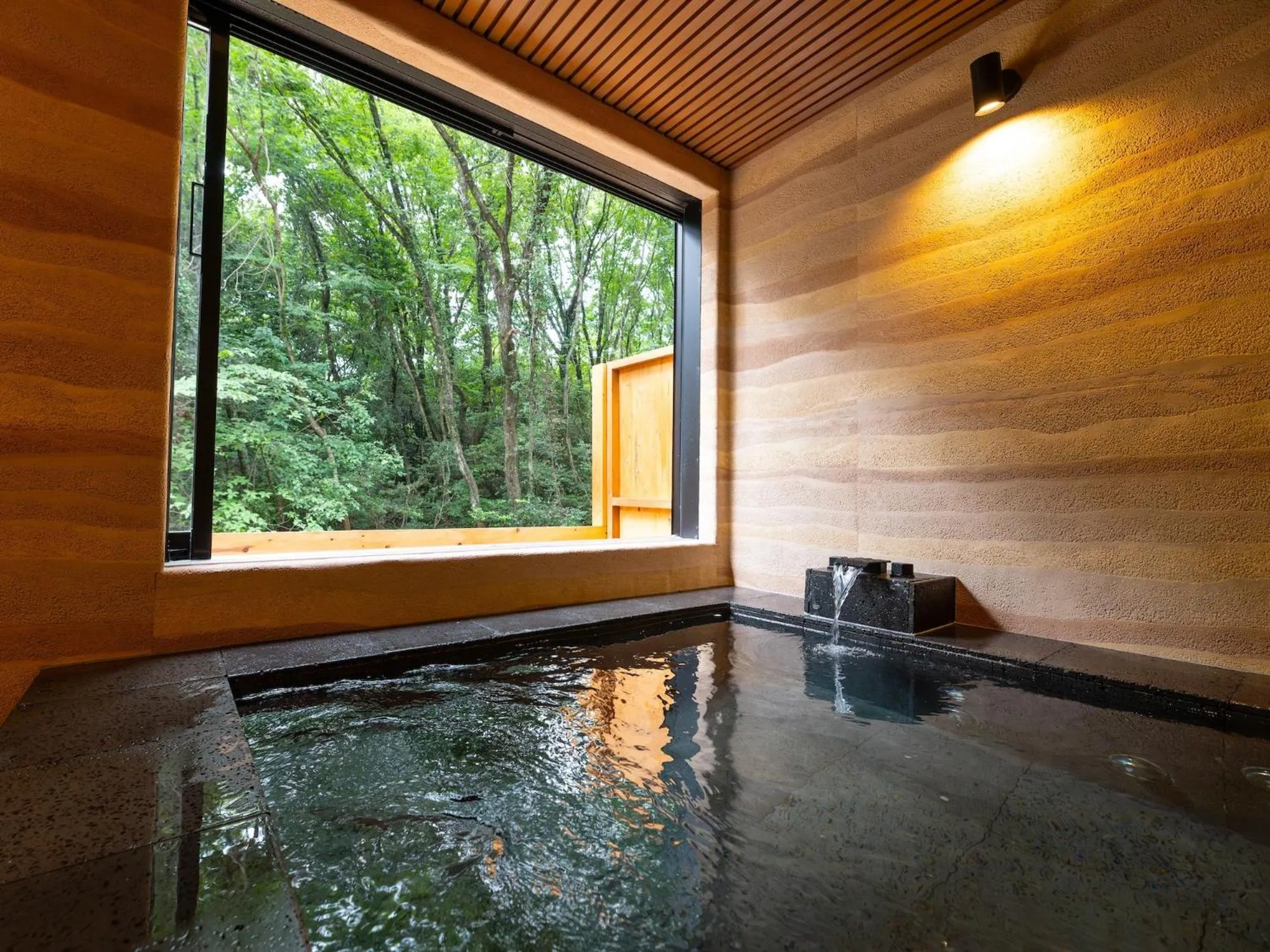 Open Air Bath in Yufuin Glamping COMOREBI