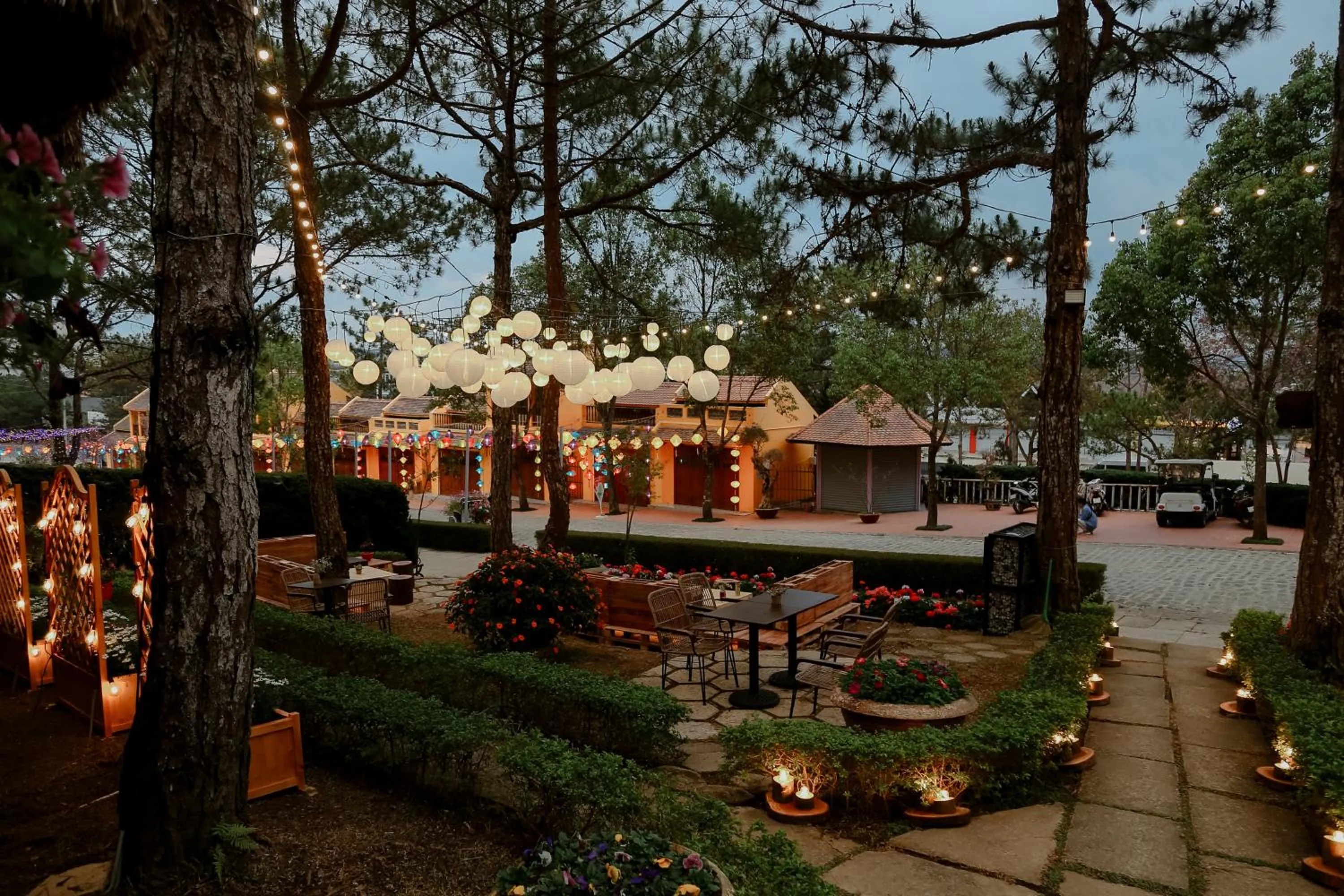 Restaurant/places to eat in TTC Dreamy Hill Resort - Unlimited Access to TTC World - Thung Lung Tinh Yeu