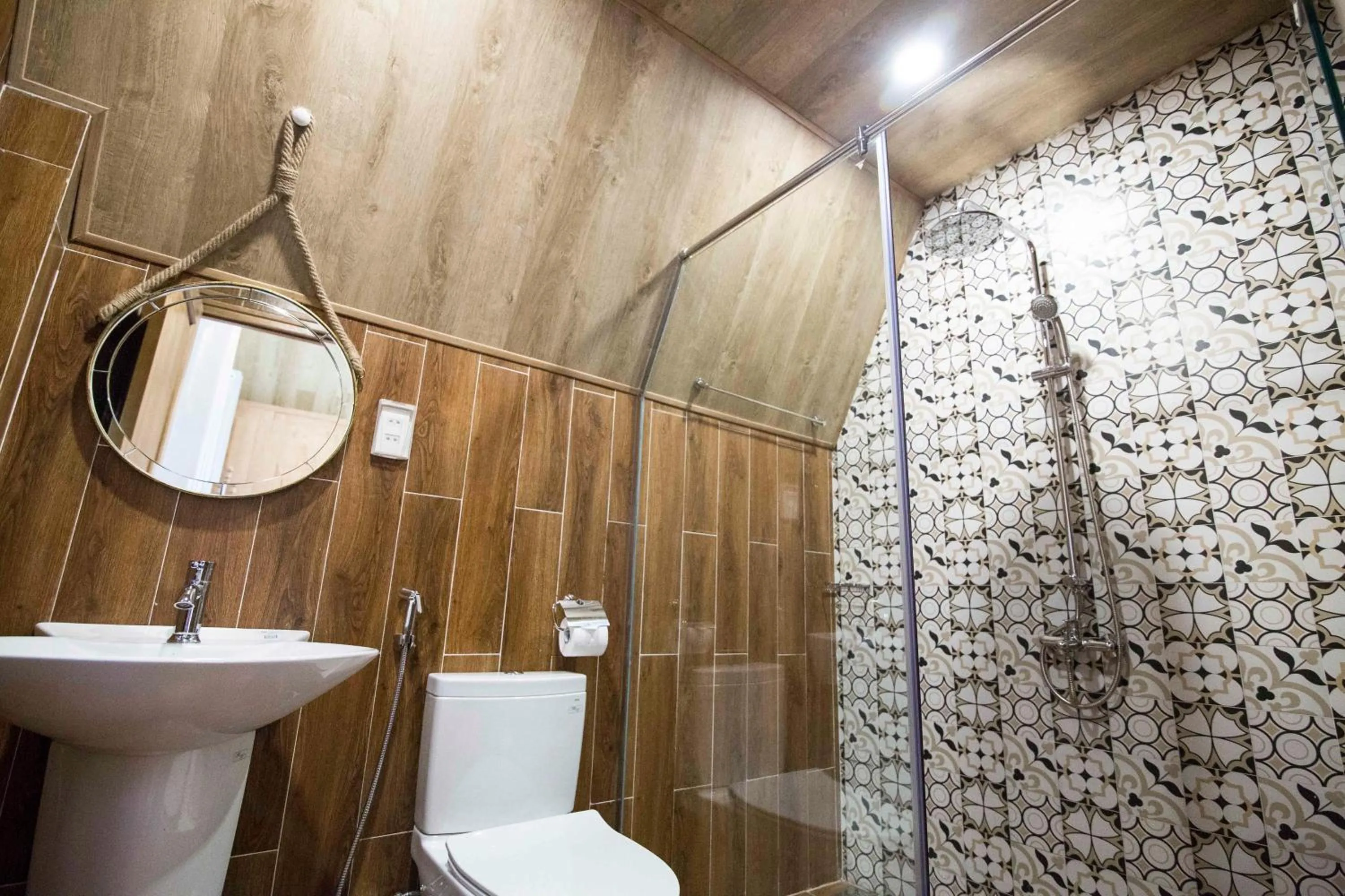 Shower in TTC Dreamy Hill Resort - Unlimited Access to TTC World - Thung Lung Tinh Yeu