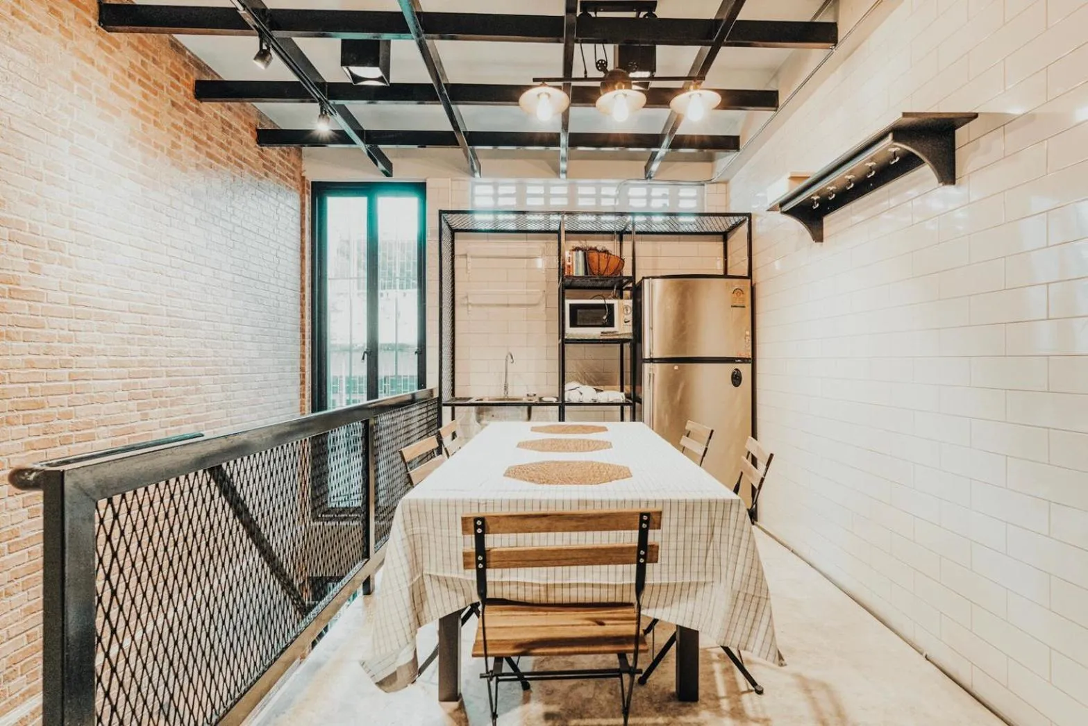 Dining area in MEEMAW'S House Hostel
