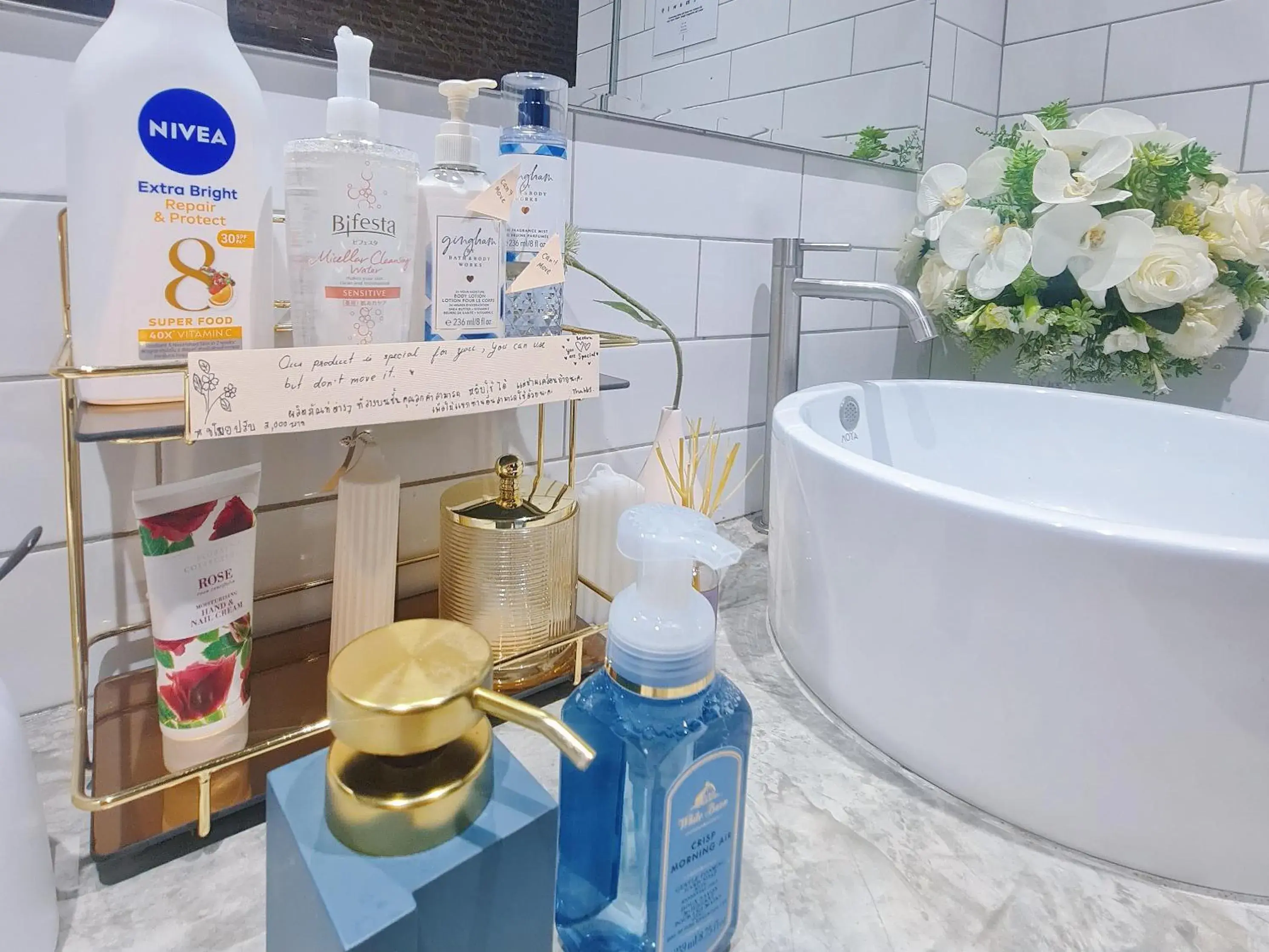 Shower in MEEMAW'S House Hostel Shower in MEEMAW'S House Hostel