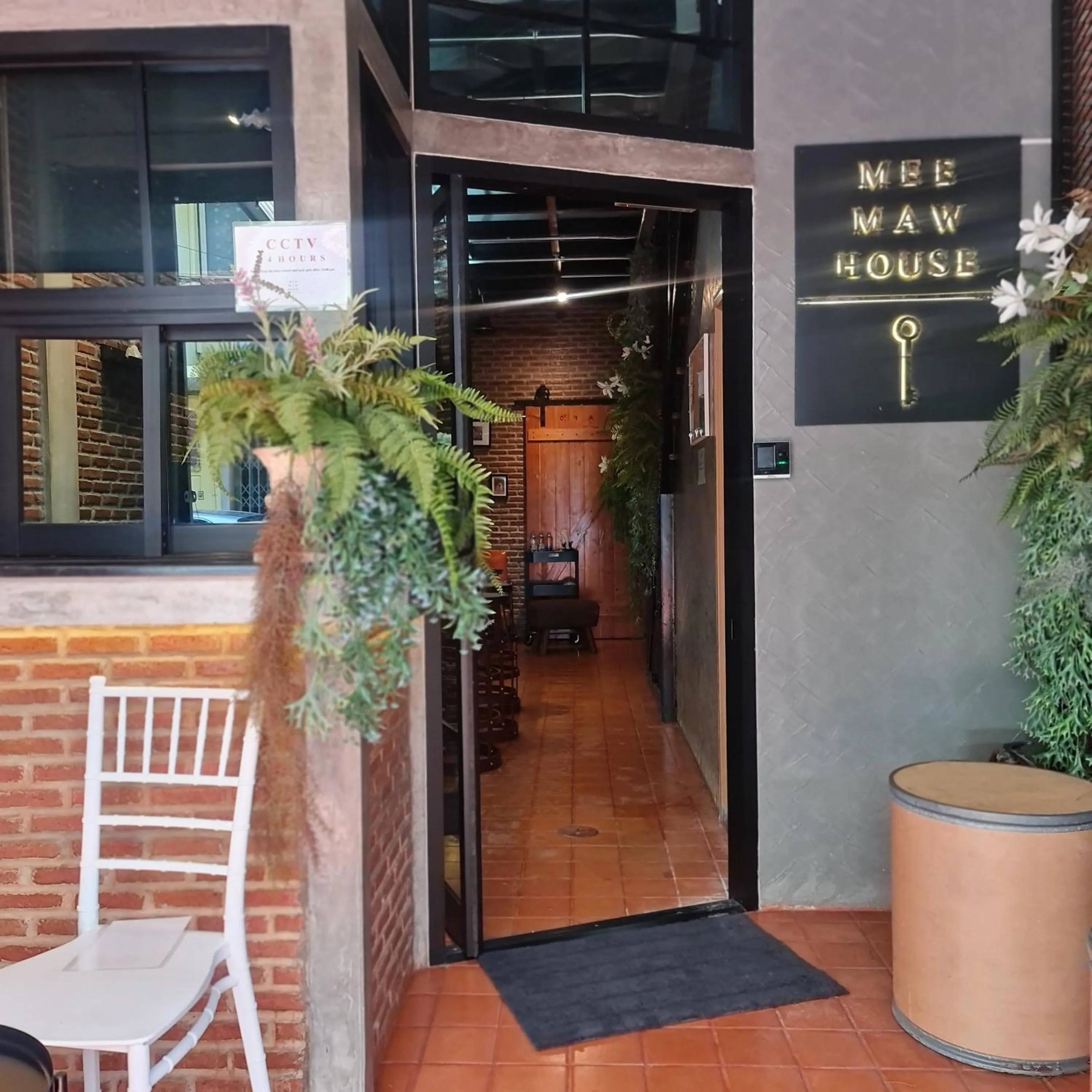 Facade/entrance in MEEMAW'S House Hostel