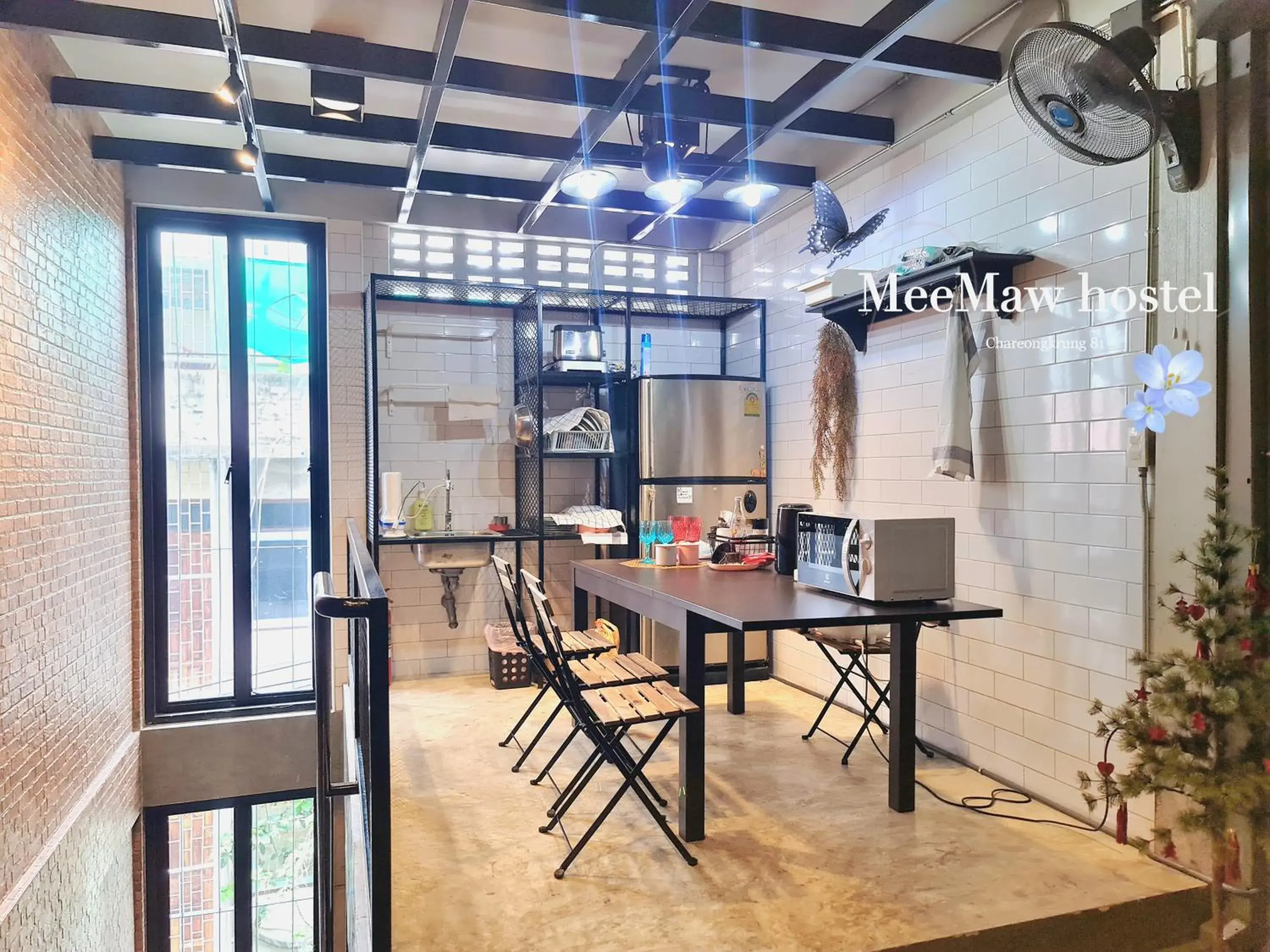 Kitchen or kitchenette in MEEMAW'S House Hostel Kitchen or kitchenette in MEEMAW'S House Hostel