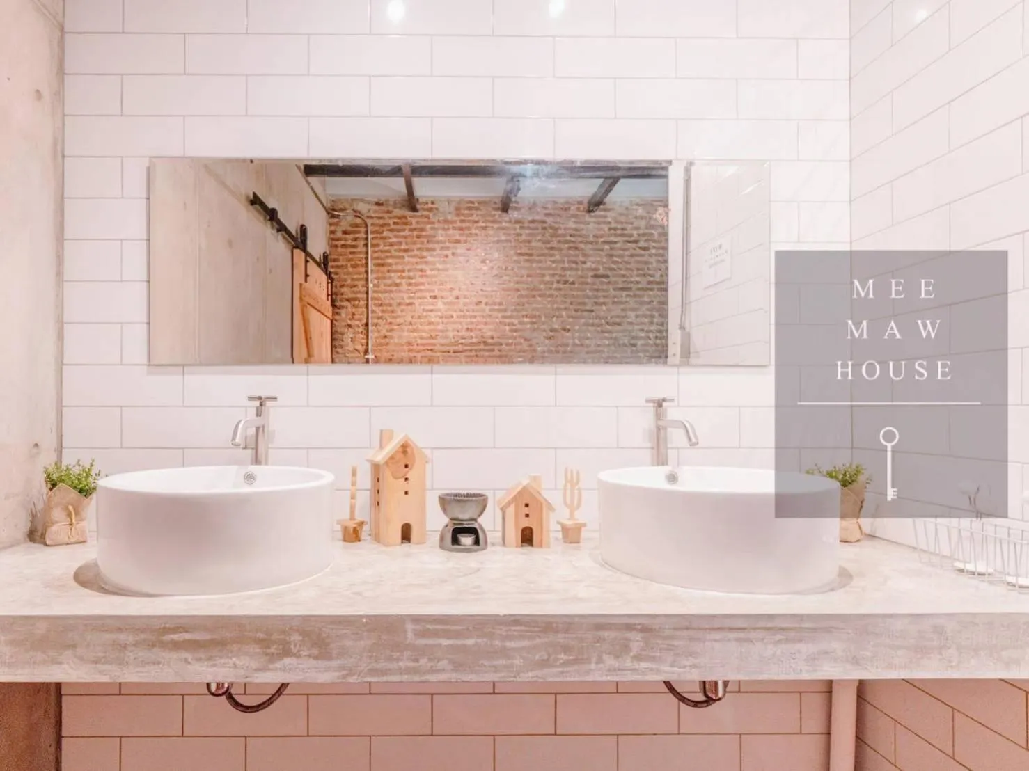 Shower in MEEMAW'S House Hostel