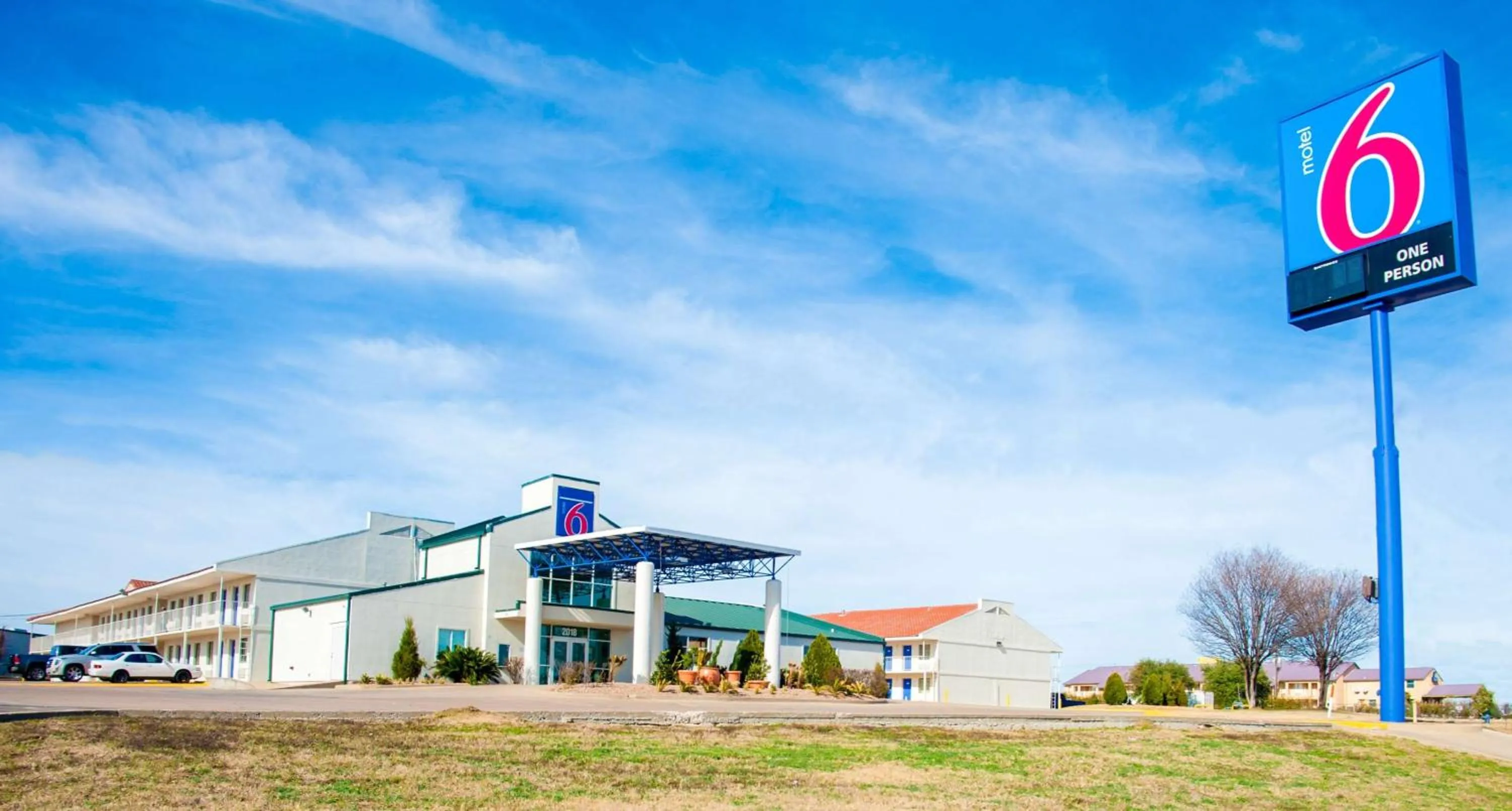 Property building in Motel 6-Corsicana, TX