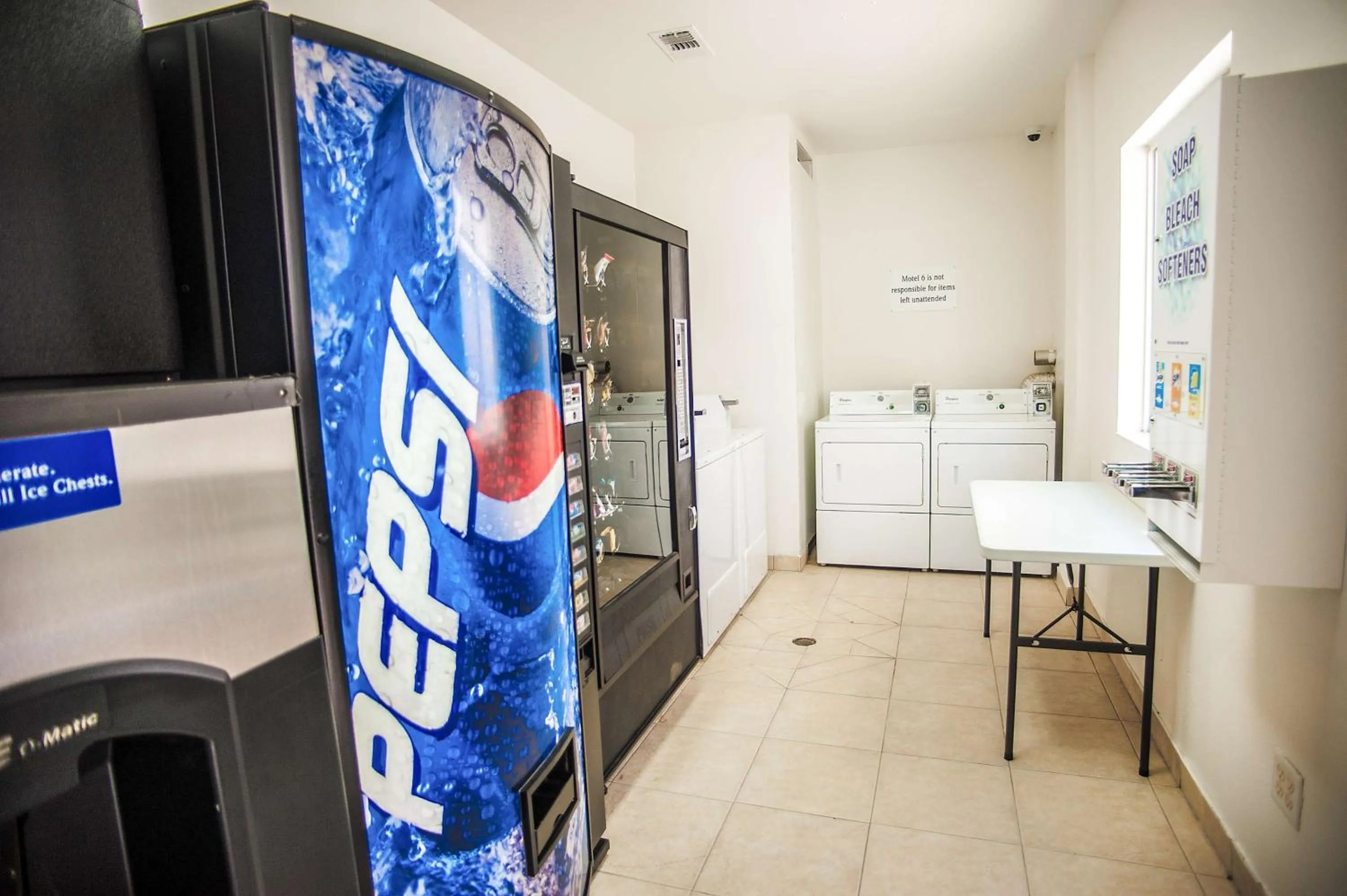 Property building in Motel 6-Corsicana, TX