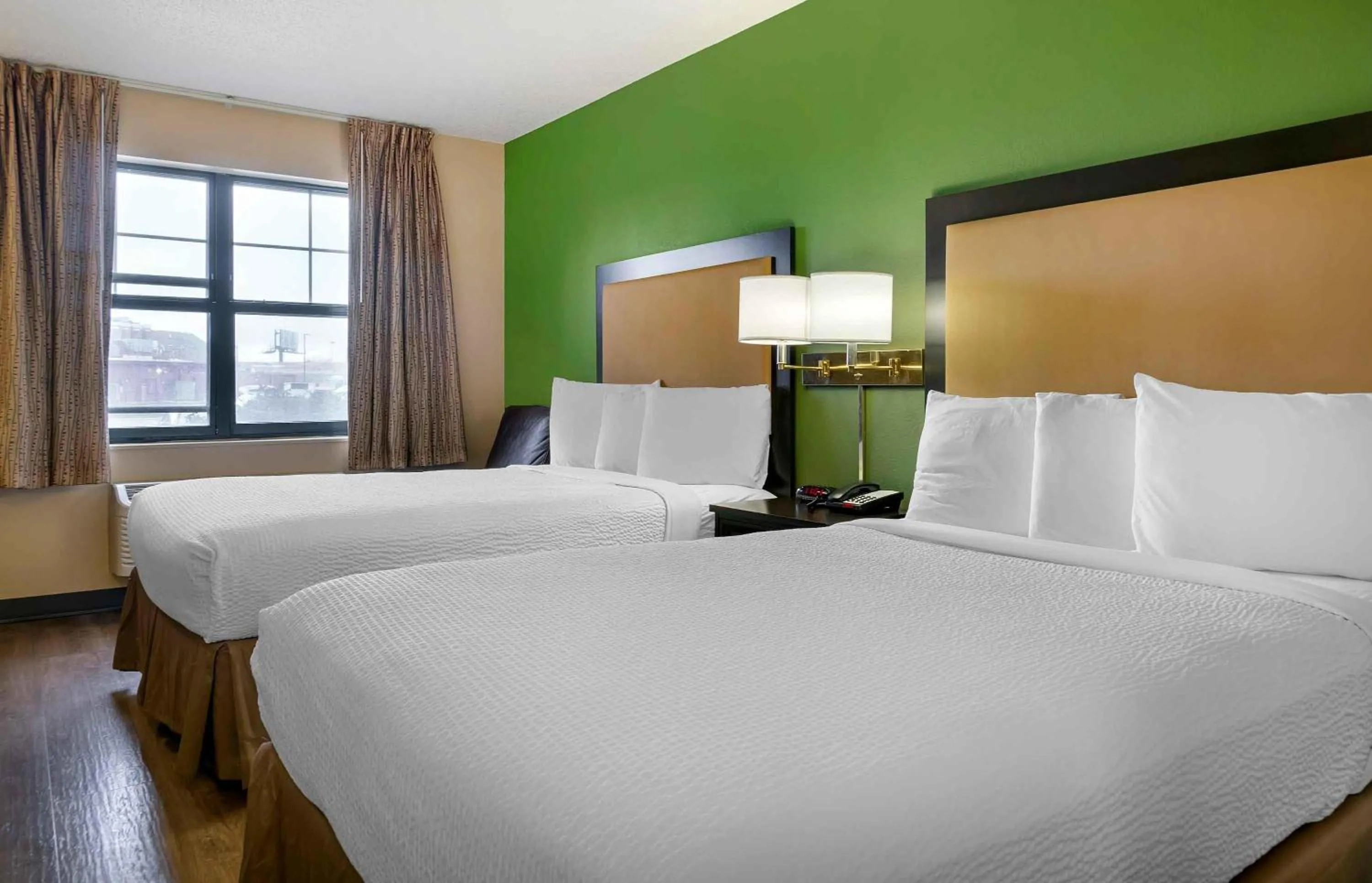 Bedroom, Bed in Extended Stay America Select Suites - Detroit - Roseville