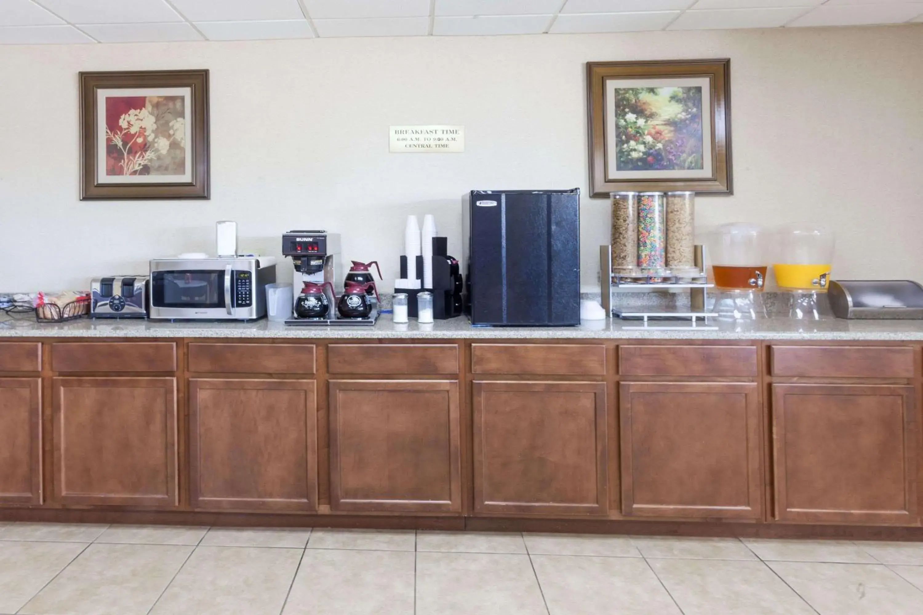 Breakfast in Knights Inn Murfreesboro Breakfast in Knights Inn Murfreesboro