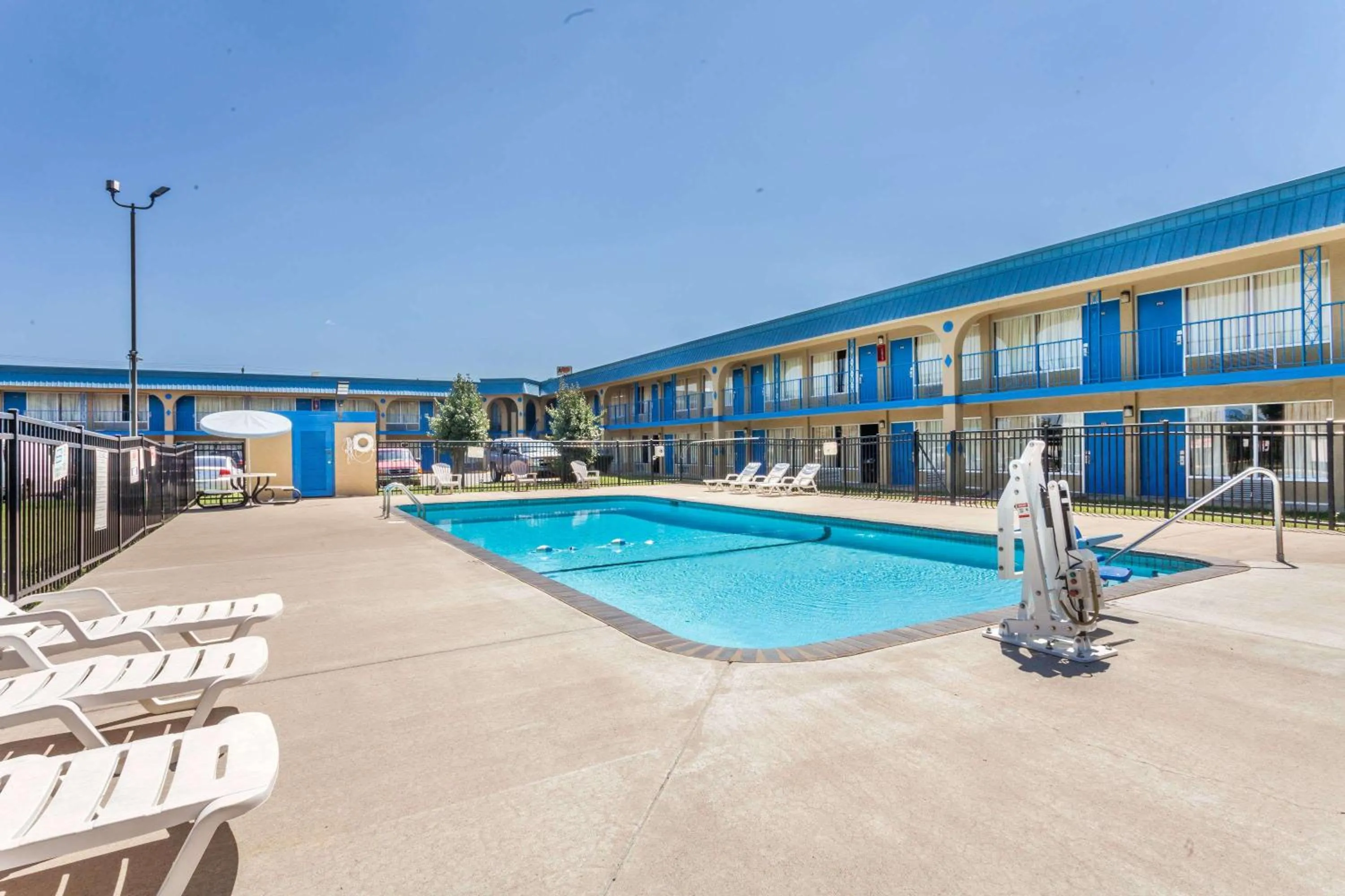 On site in Knights Inn Murfreesboro