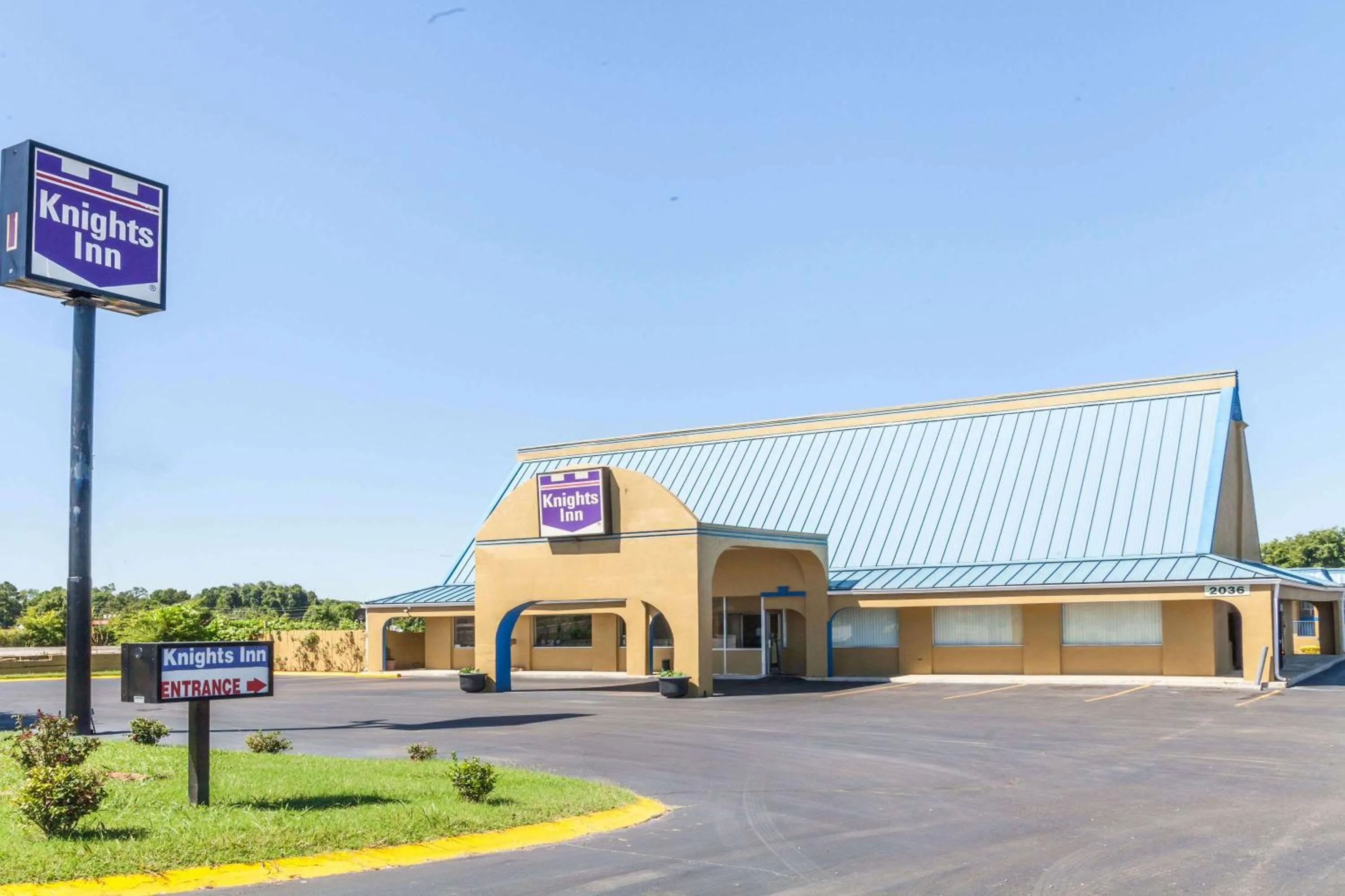 Property building in Knights Inn Murfreesboro