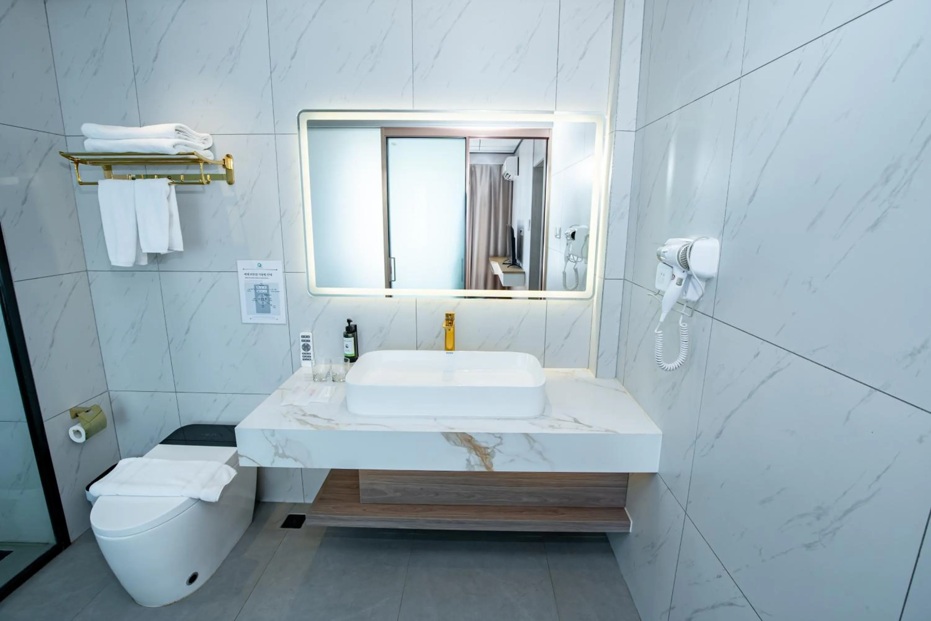 Deluxe Twin Room in Vientiane Yooeun Hotel