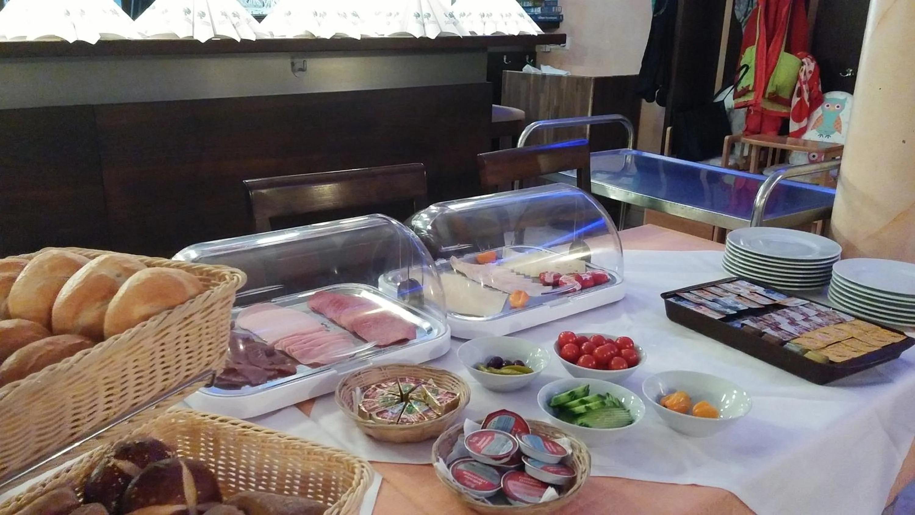 Buffet breakfast in Hotel-Restaurant Zum Bäumle