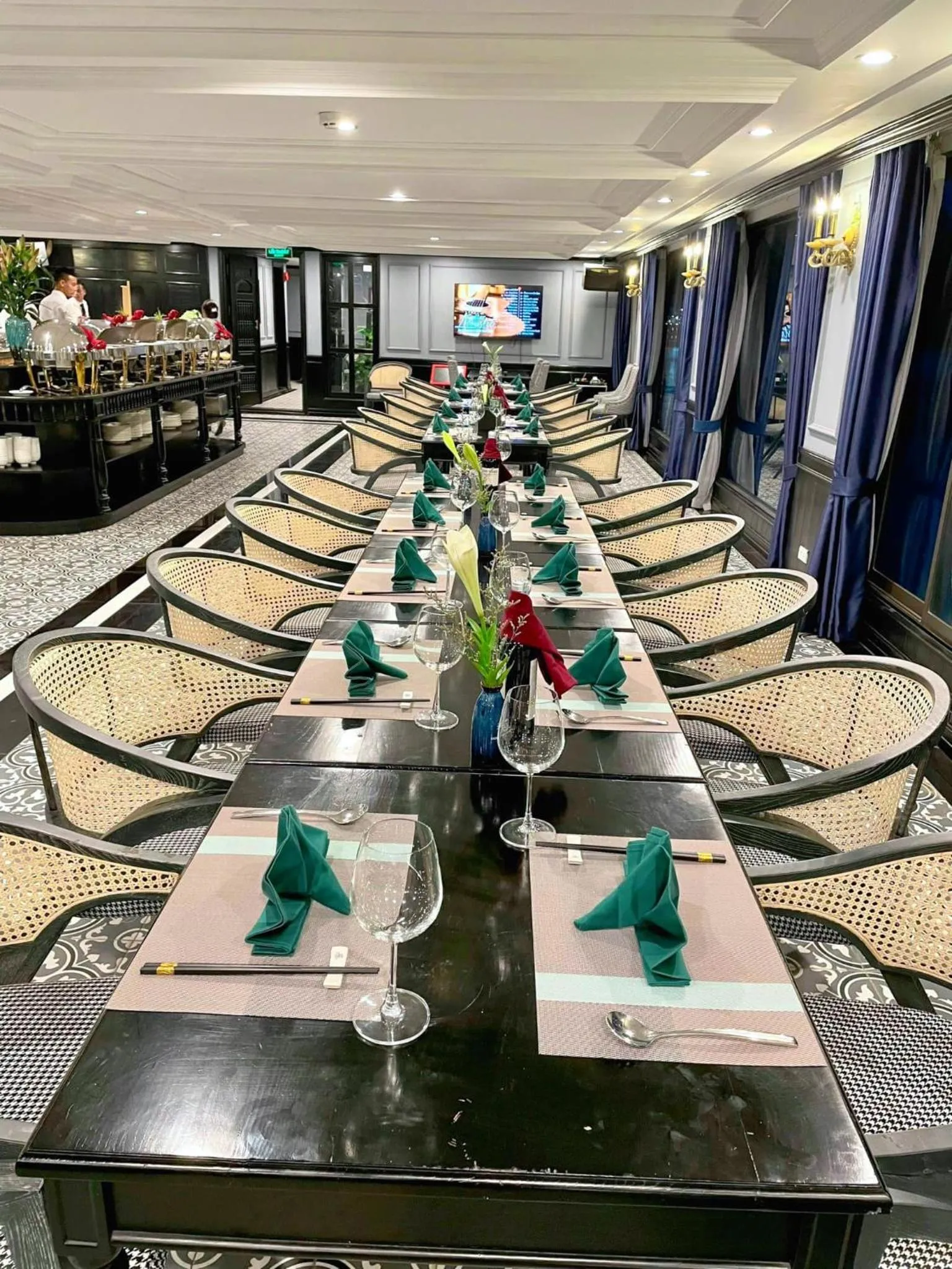 Restaurant/places to eat in Doris Cruise by HAG