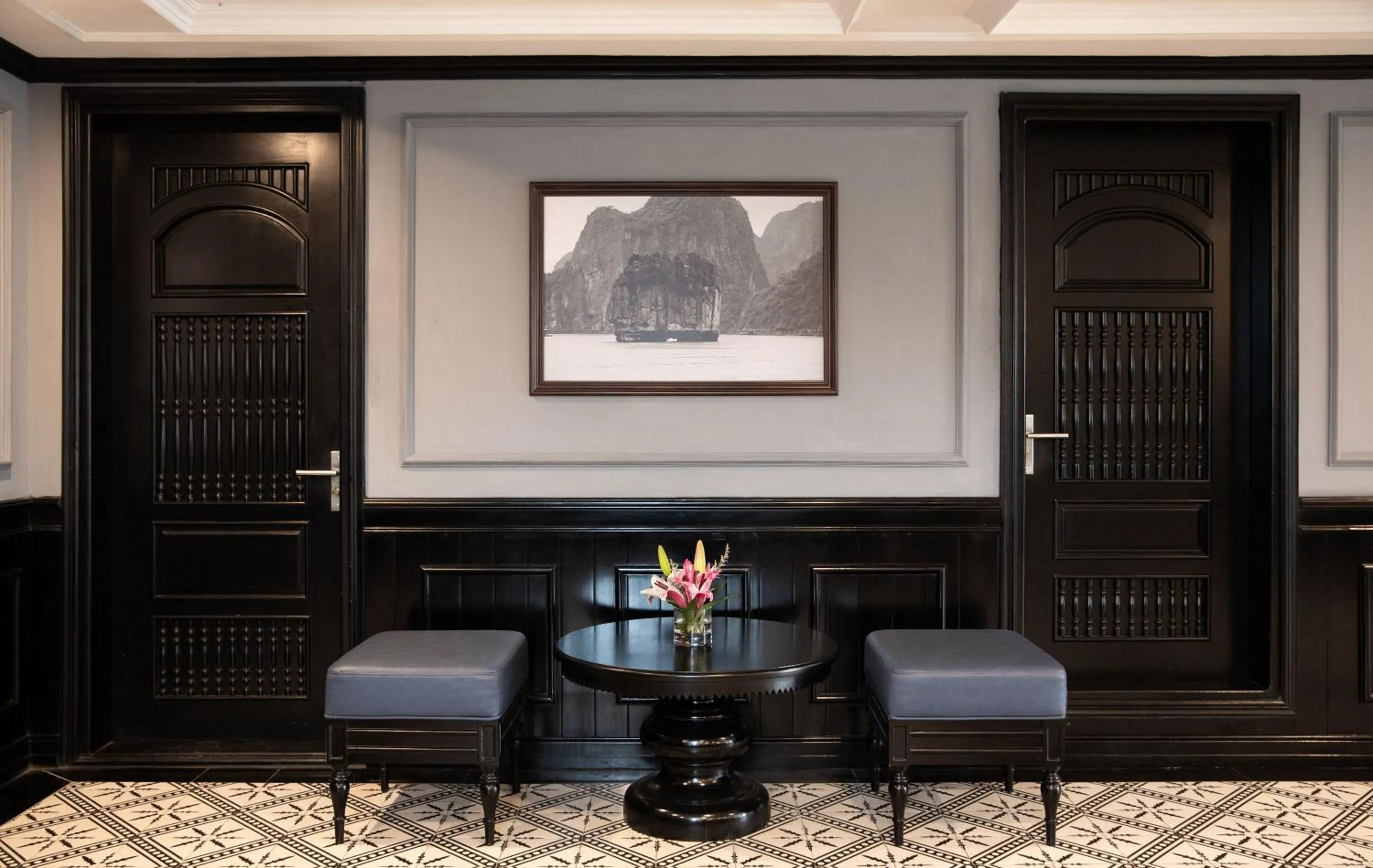 Seating area in Doris Cruise by HAG