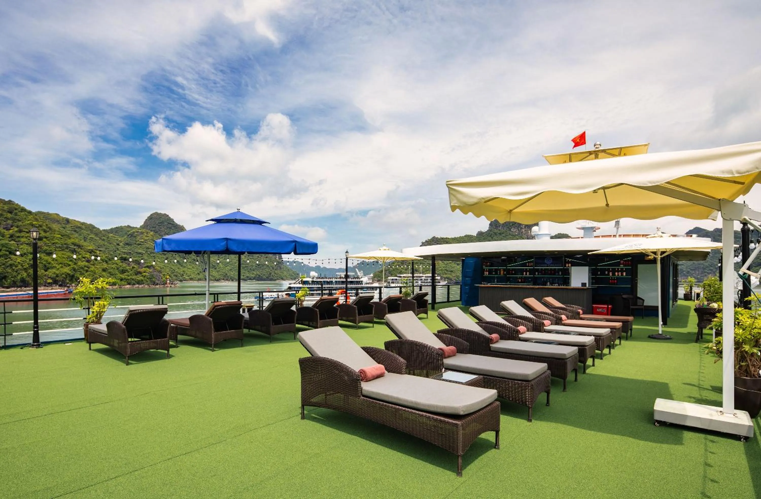 Day in Doris Cruise by HAG