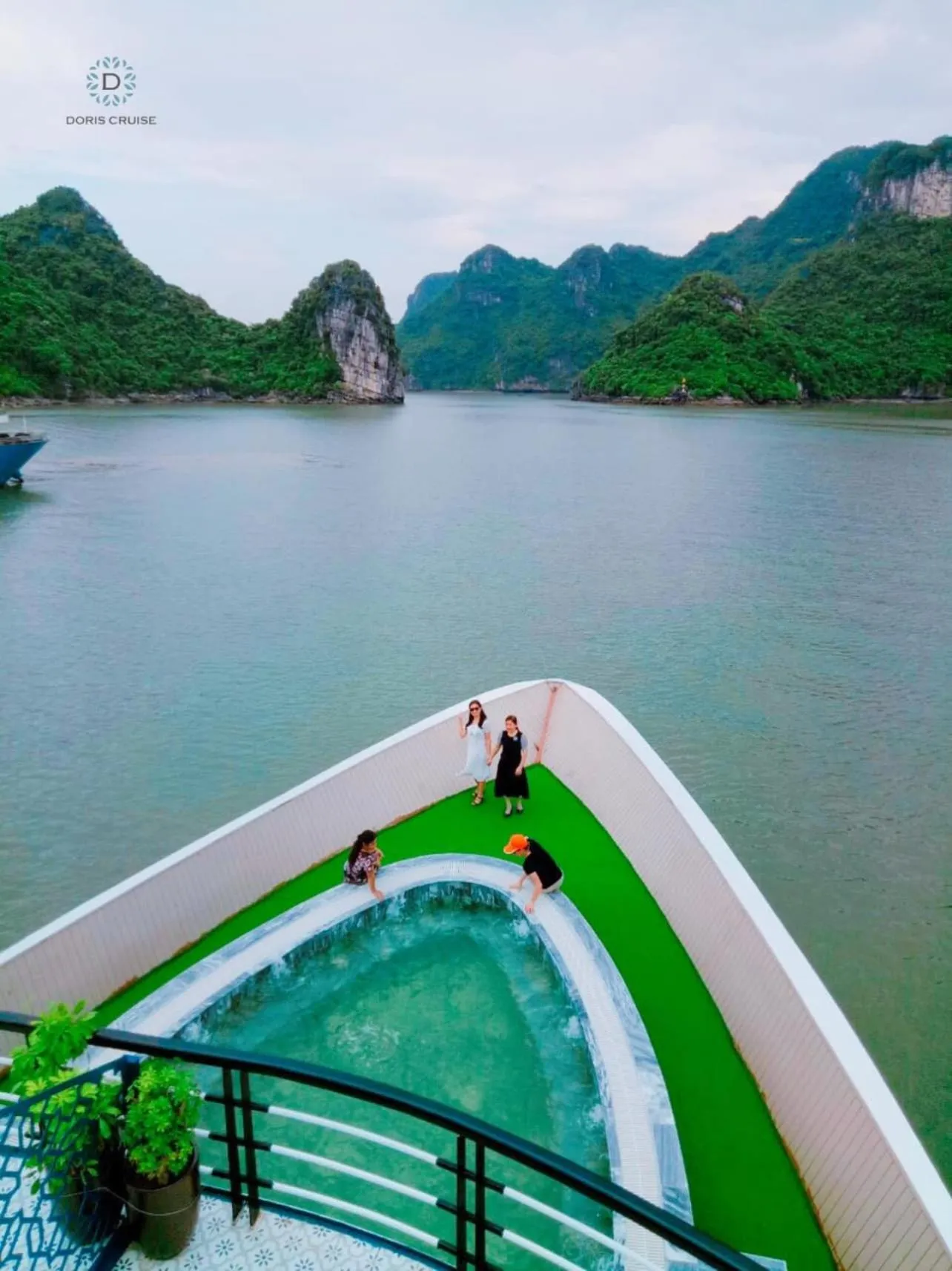 Natural landscape in Doris Cruise by HAG