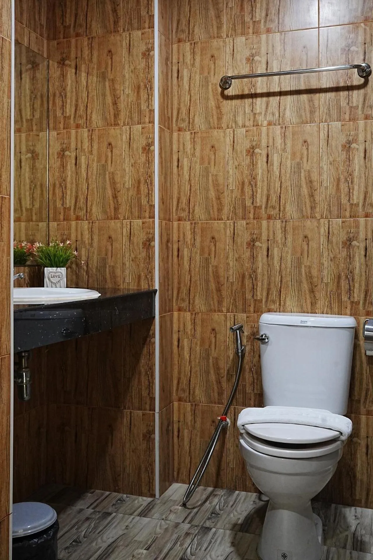 Toilet in Aurora Suvarnabhumi