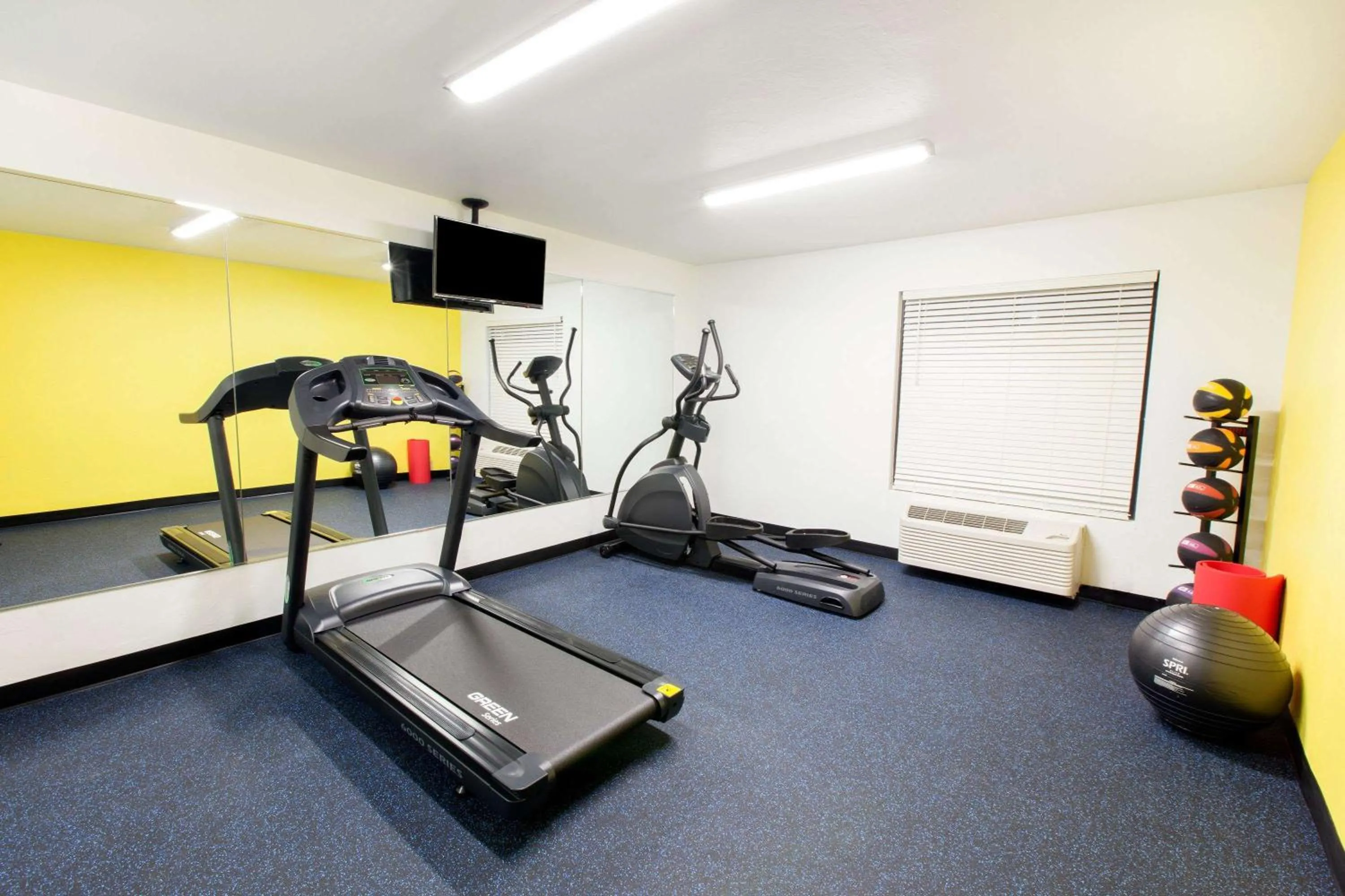 Fitness centre/facilities in Days Inn by Wyndham Norman