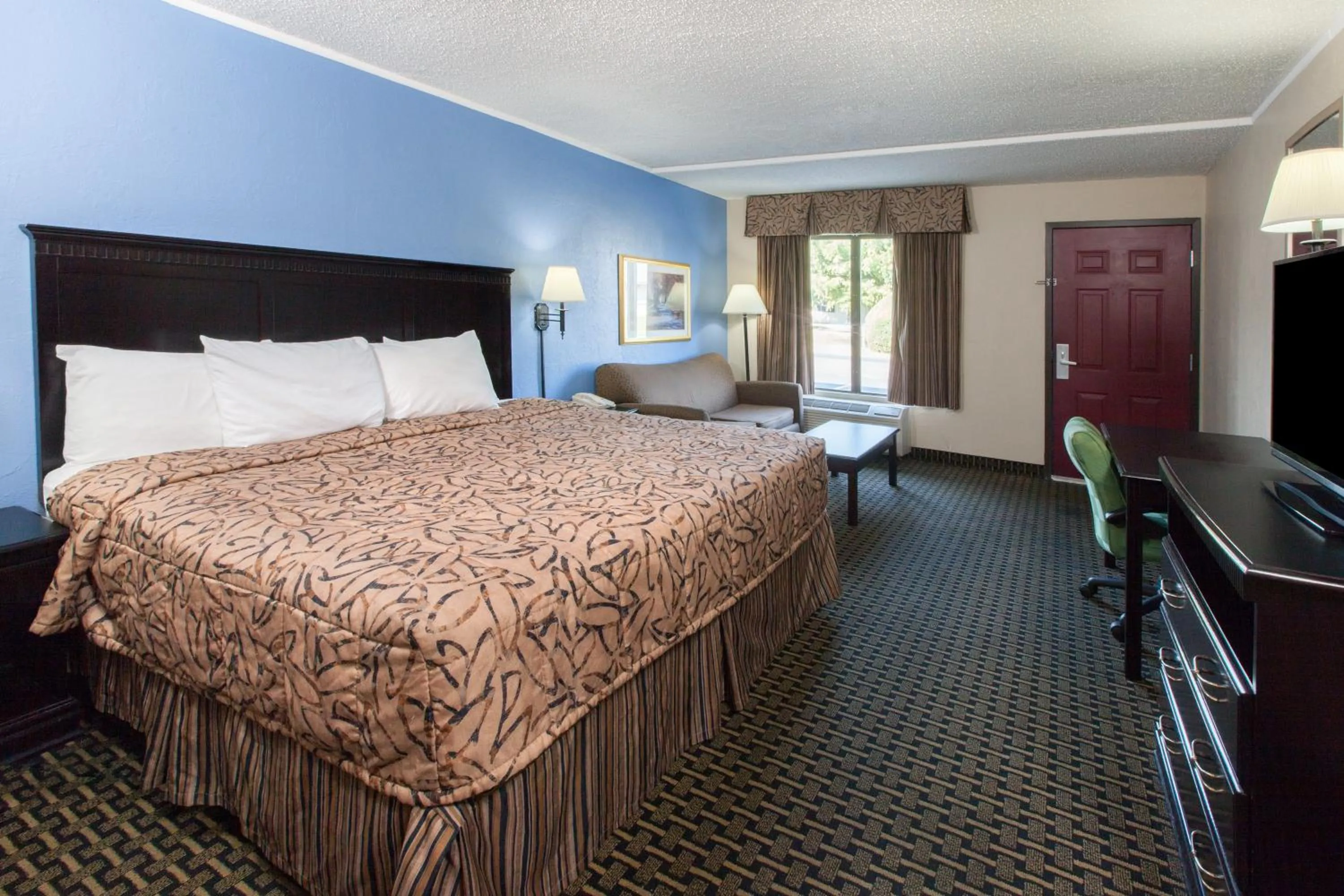 Photo of the whole room, Bed in Days Inn by Wyndham Norman