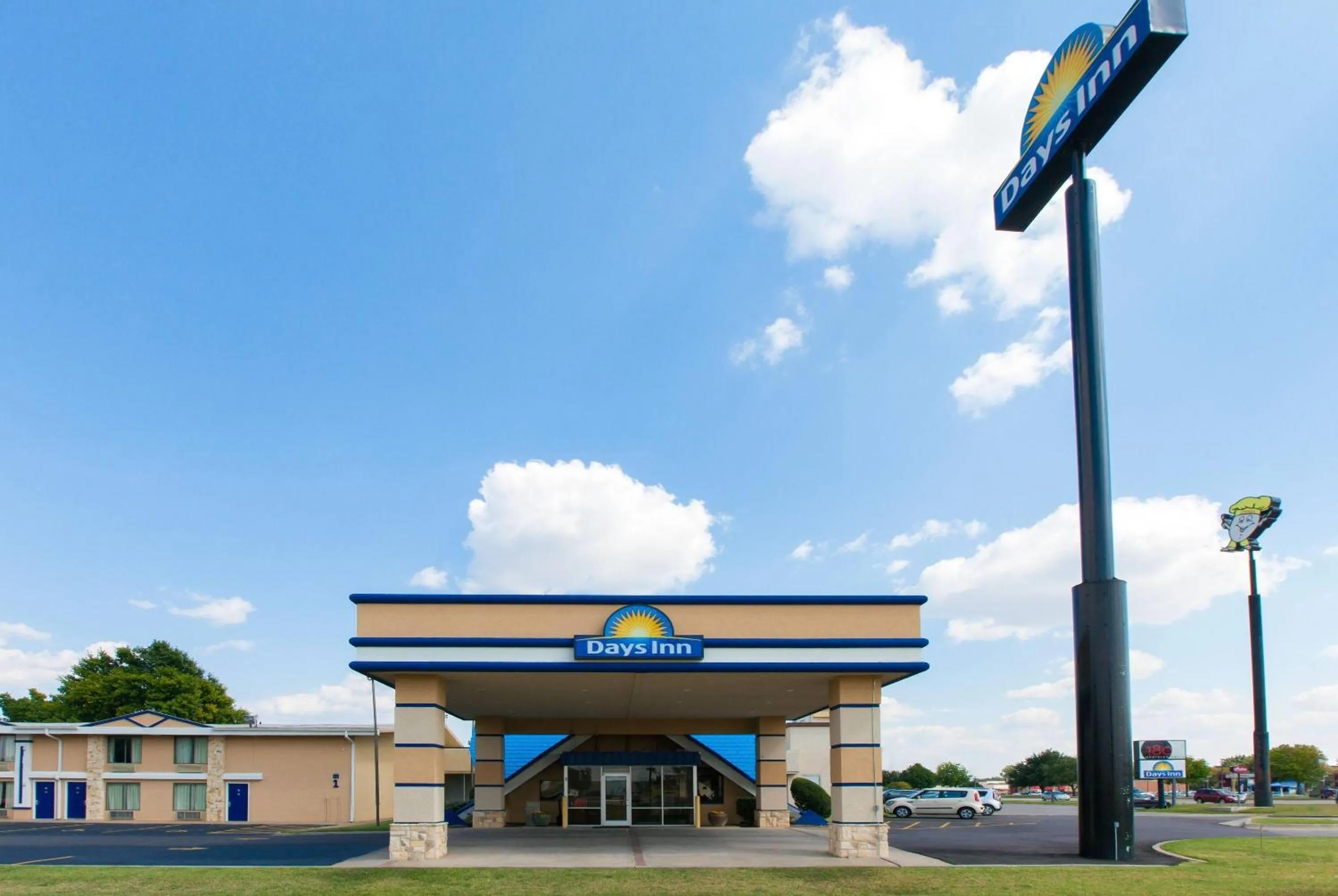 Property building in Days Inn by Wyndham Norman