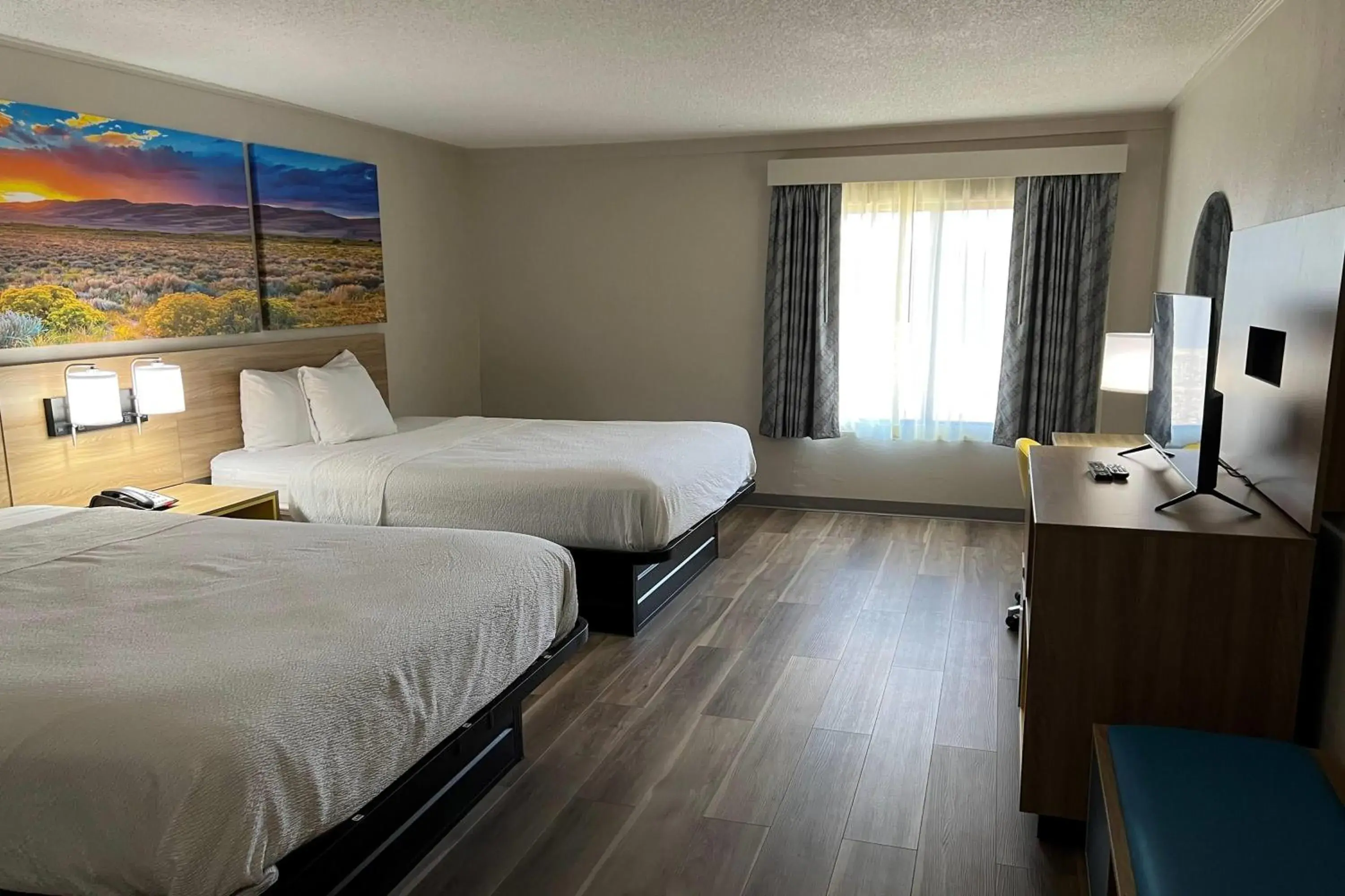 Photo of the whole room, Bed in Days Inn by Wyndham Norman Photo of the whole room, Bed in Days Inn by Wyndham Norman