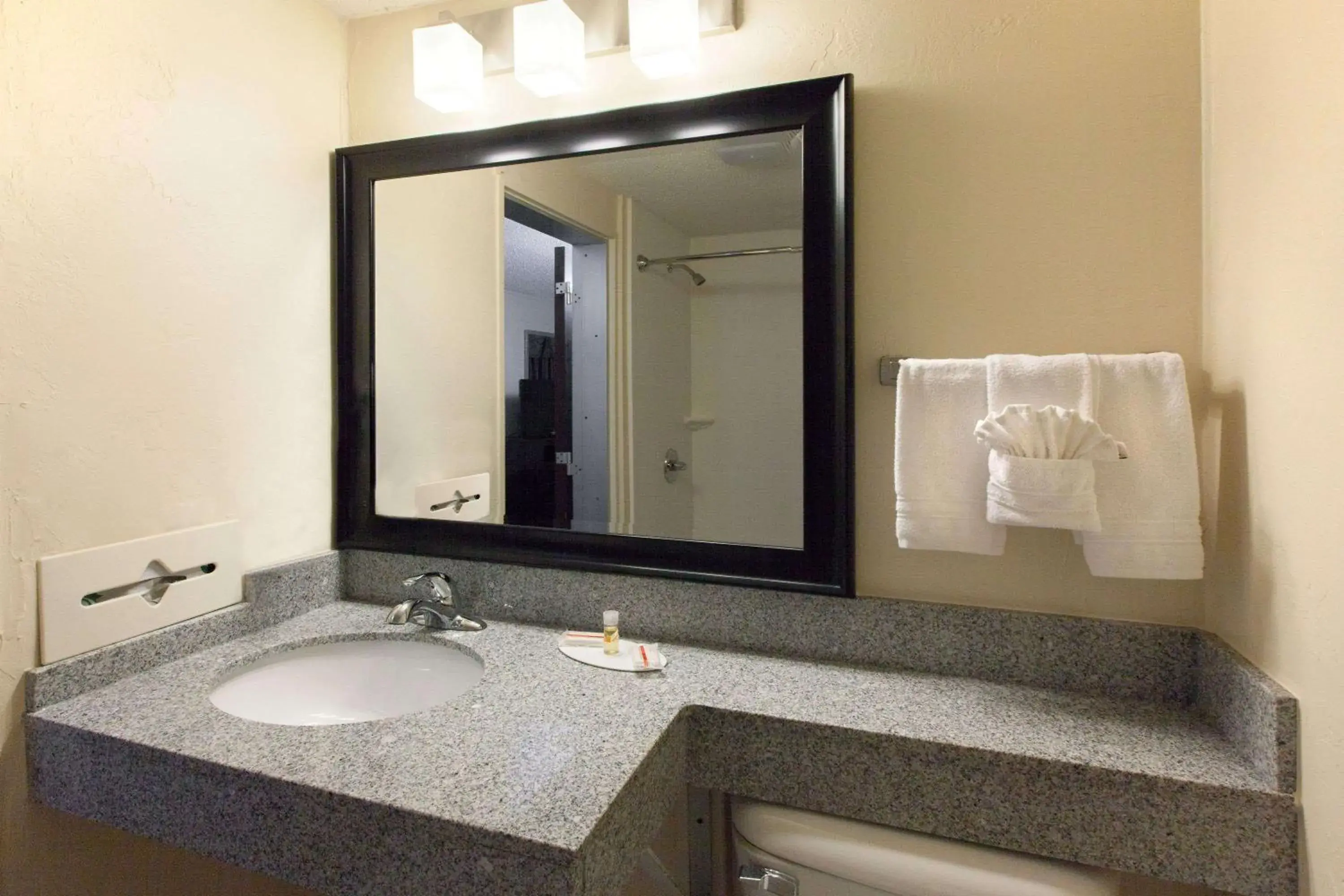 Bathroom in Days Inn by Wyndham Norman Bathroom in Days Inn by Wyndham Norman