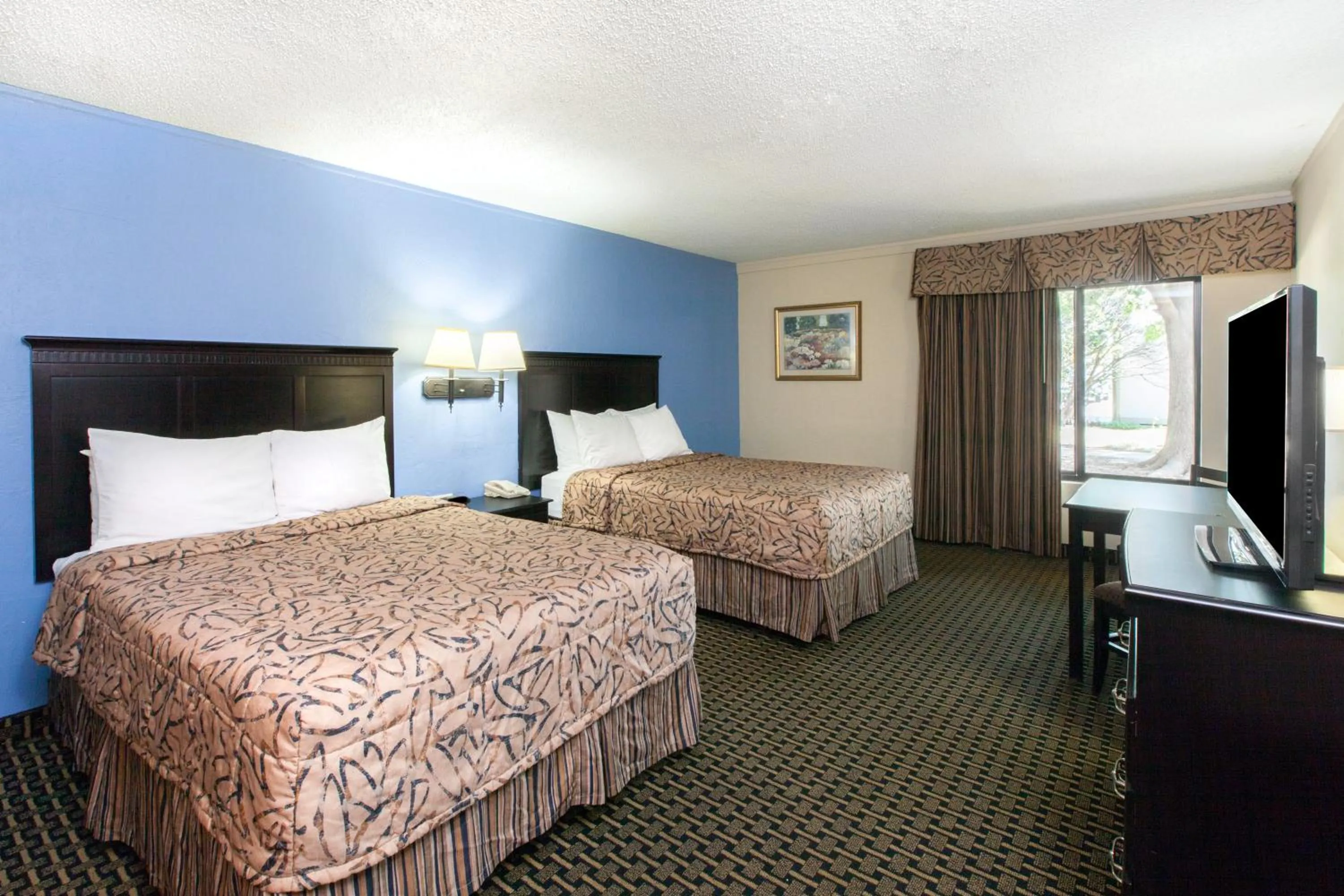 Double Room with Two Double Beds - Smoking in Days Inn by Wyndham Norman