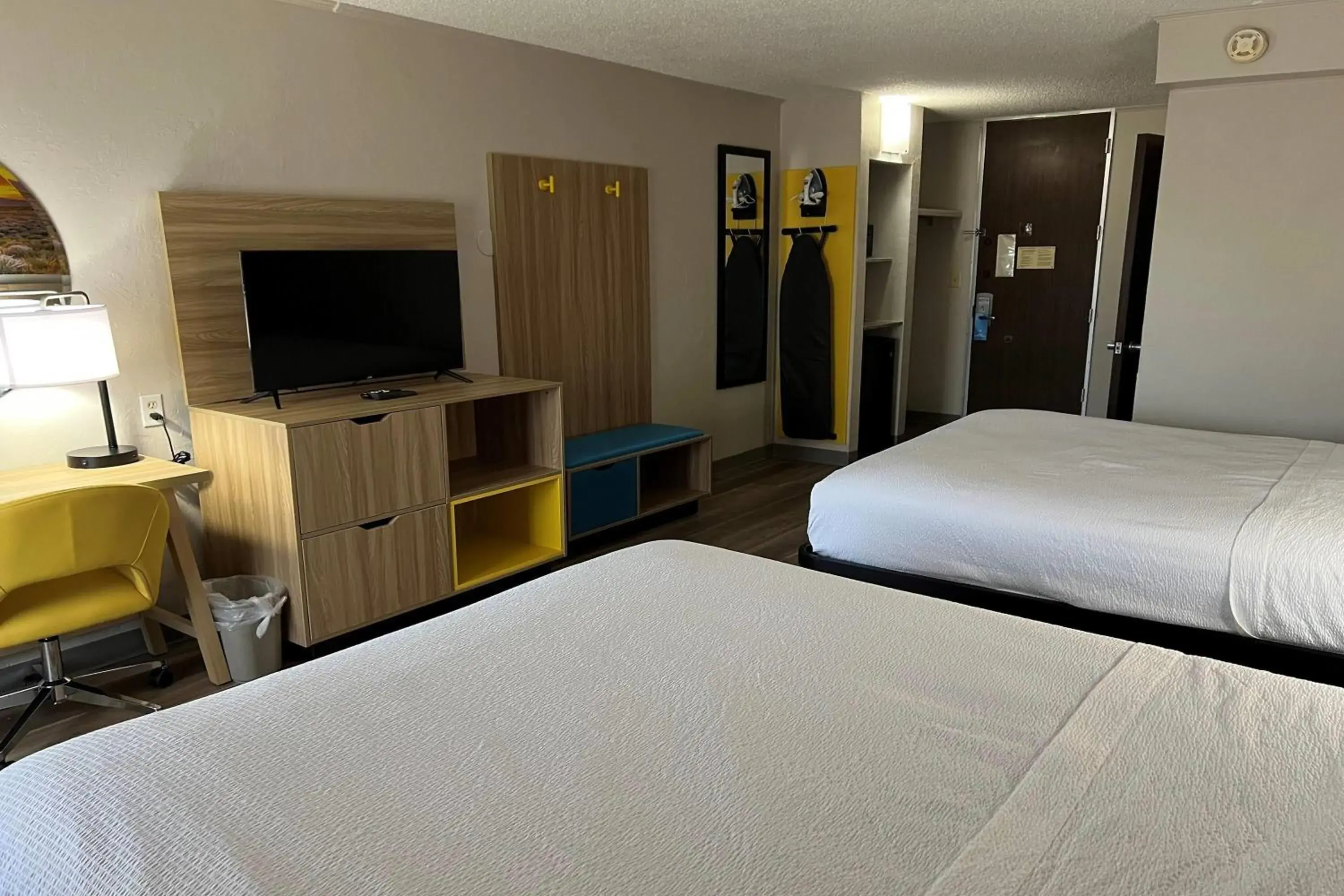 Photo of the whole room, Bed in Days Inn by Wyndham Norman Photo of the whole room, Bed in Days Inn by Wyndham Norman