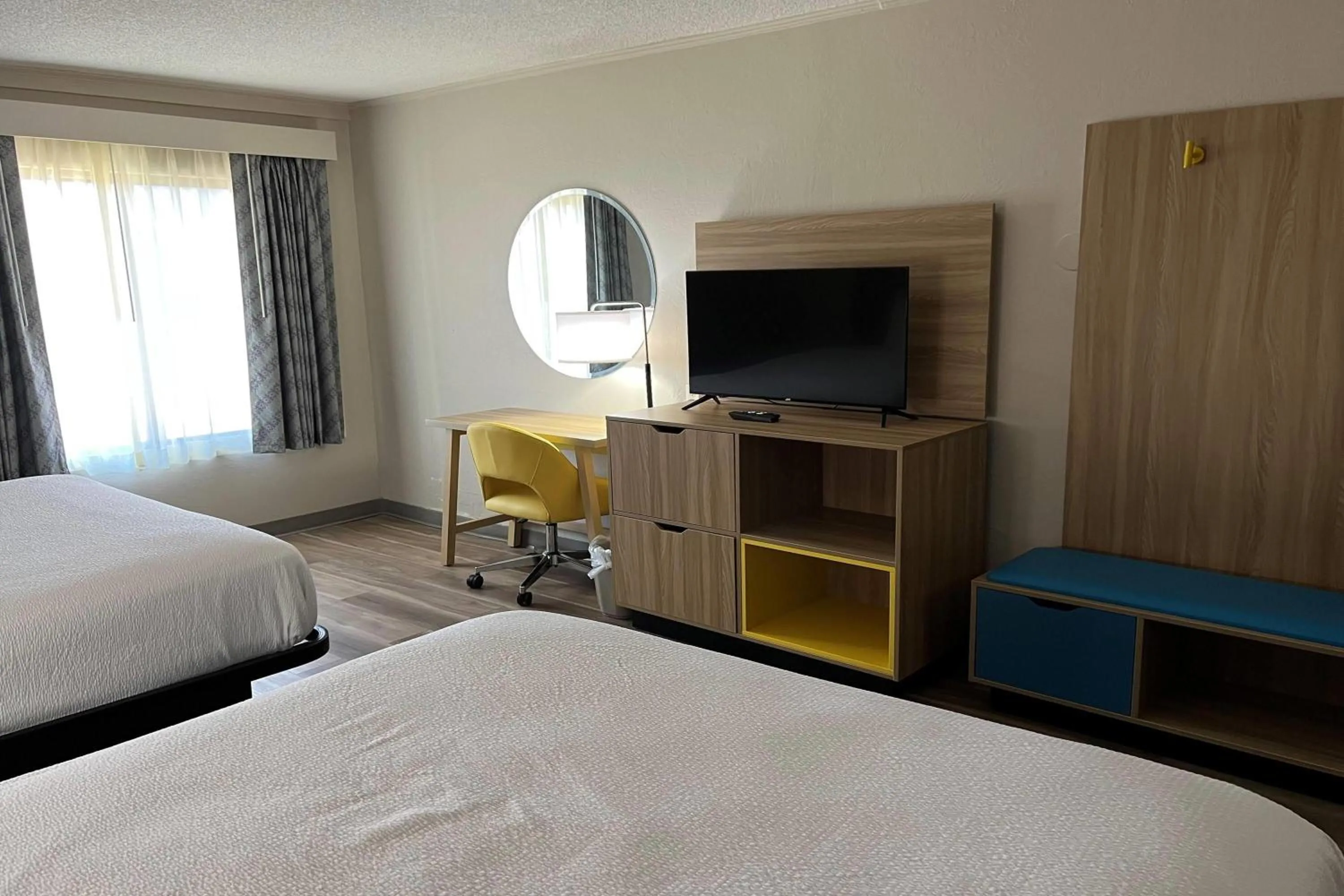 Photo of the whole room, Bed in Days Inn by Wyndham Norman