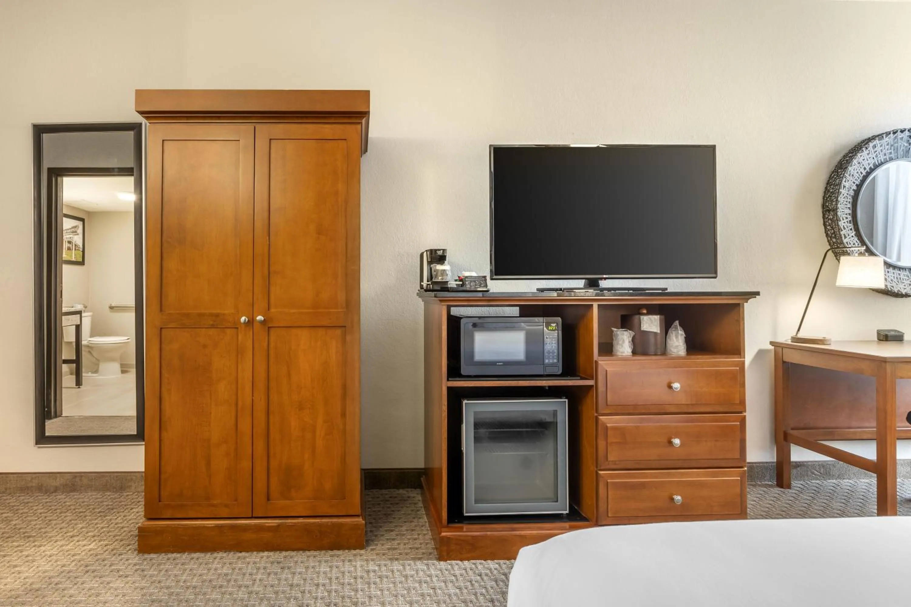 Bedroom, Bed in Drury Inn & Suites Springfield MO