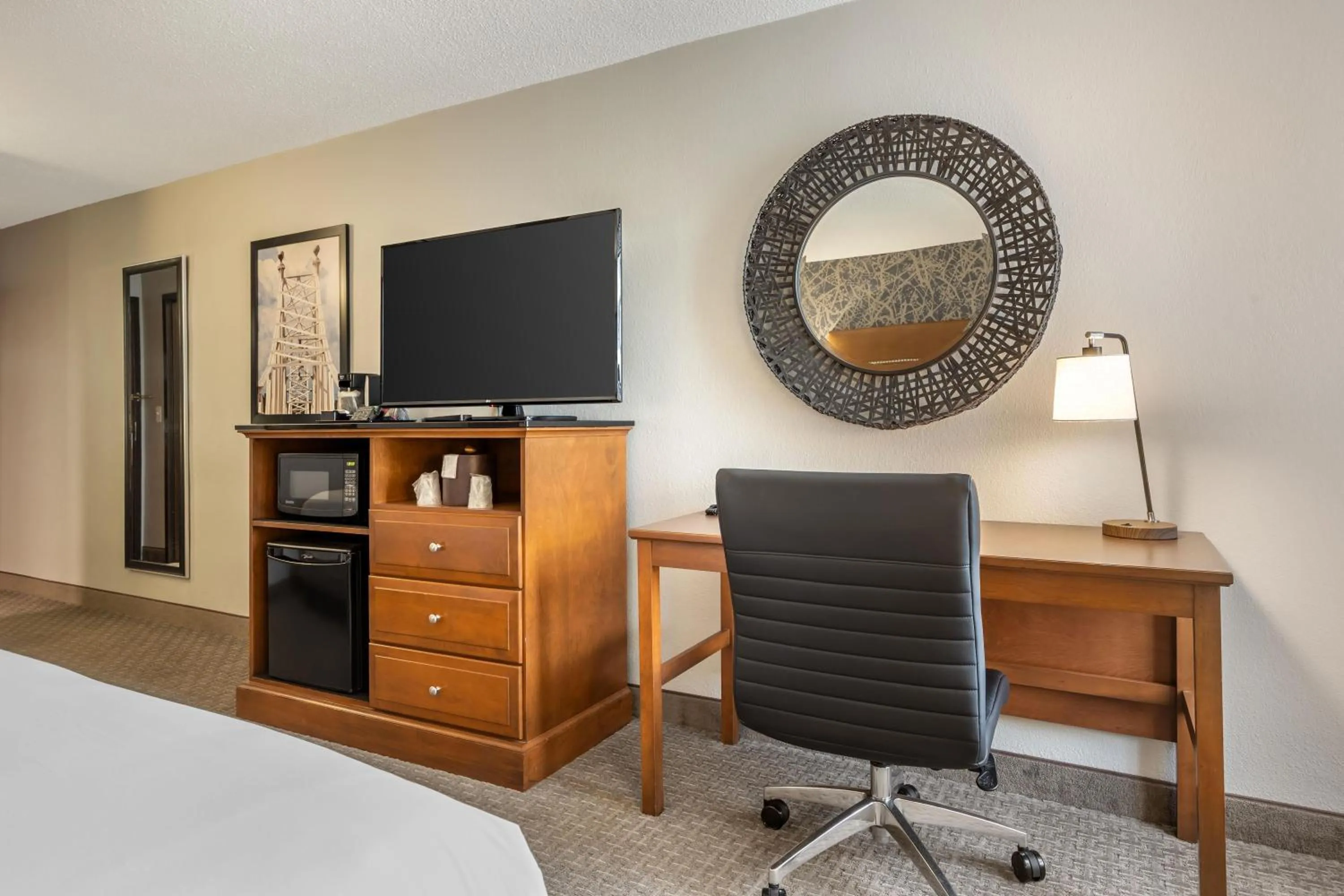 Bedroom in Drury Inn & Suites Springfield MO