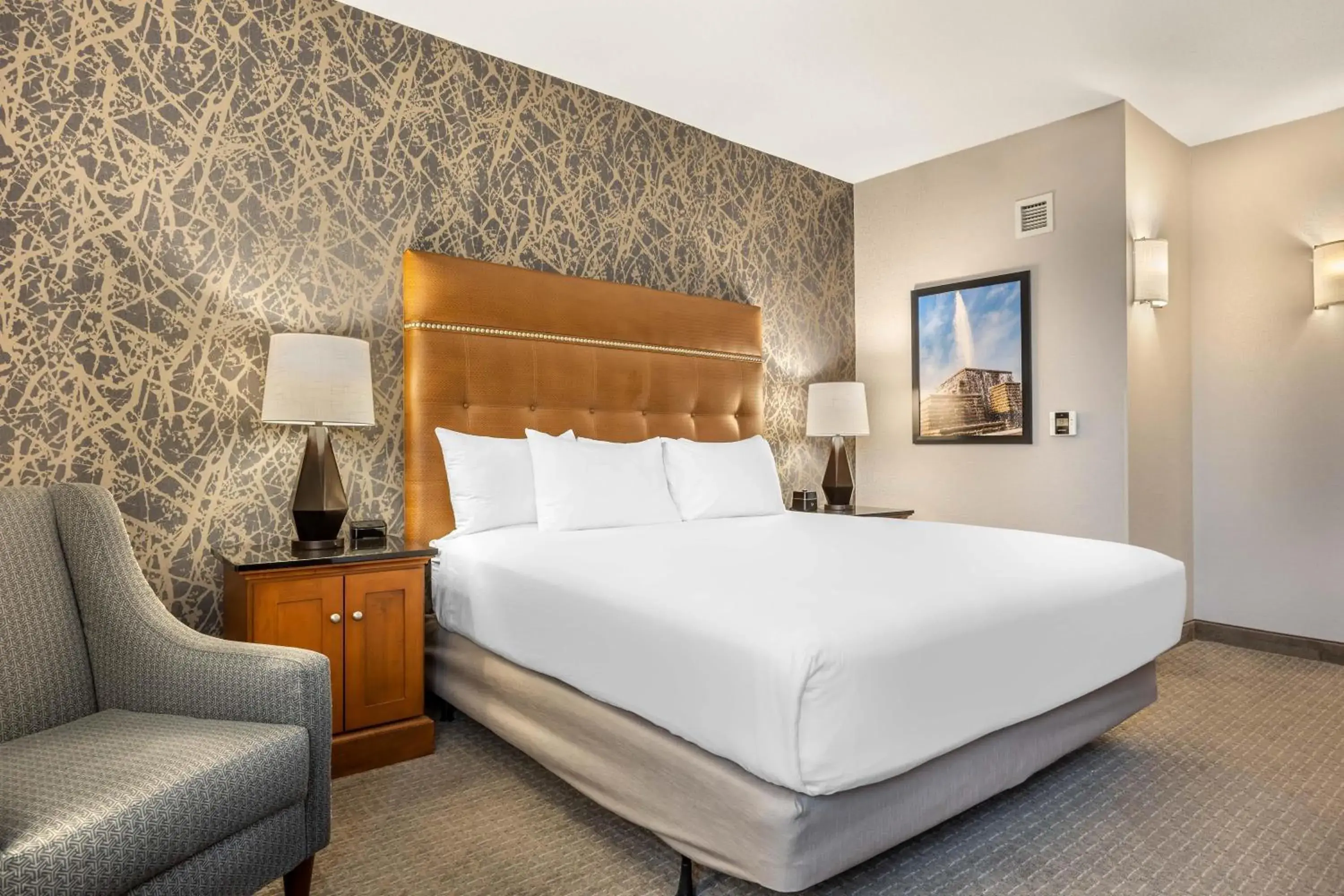 Superior King Room - Accessible, Tub in Drury Inn & Suites Springfield MO Superior King Room - Accessible, Tub in Drury Inn & Suites Springfield MO