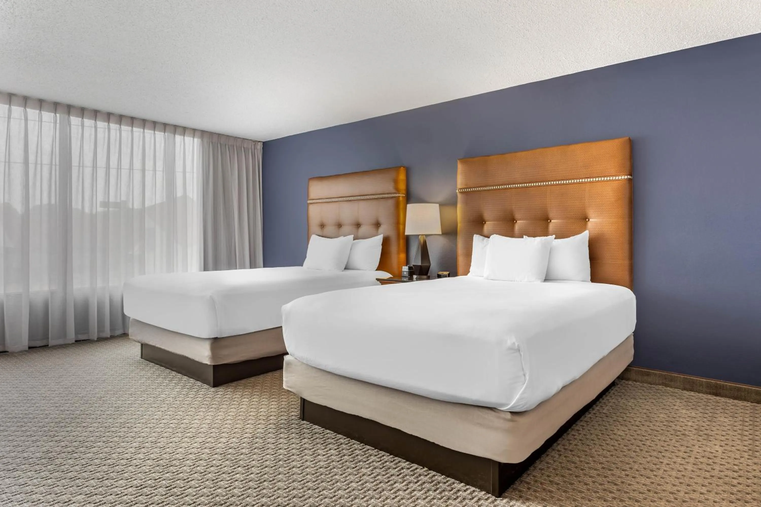 Bedroom, Bed in Drury Inn & Suites Springfield MO