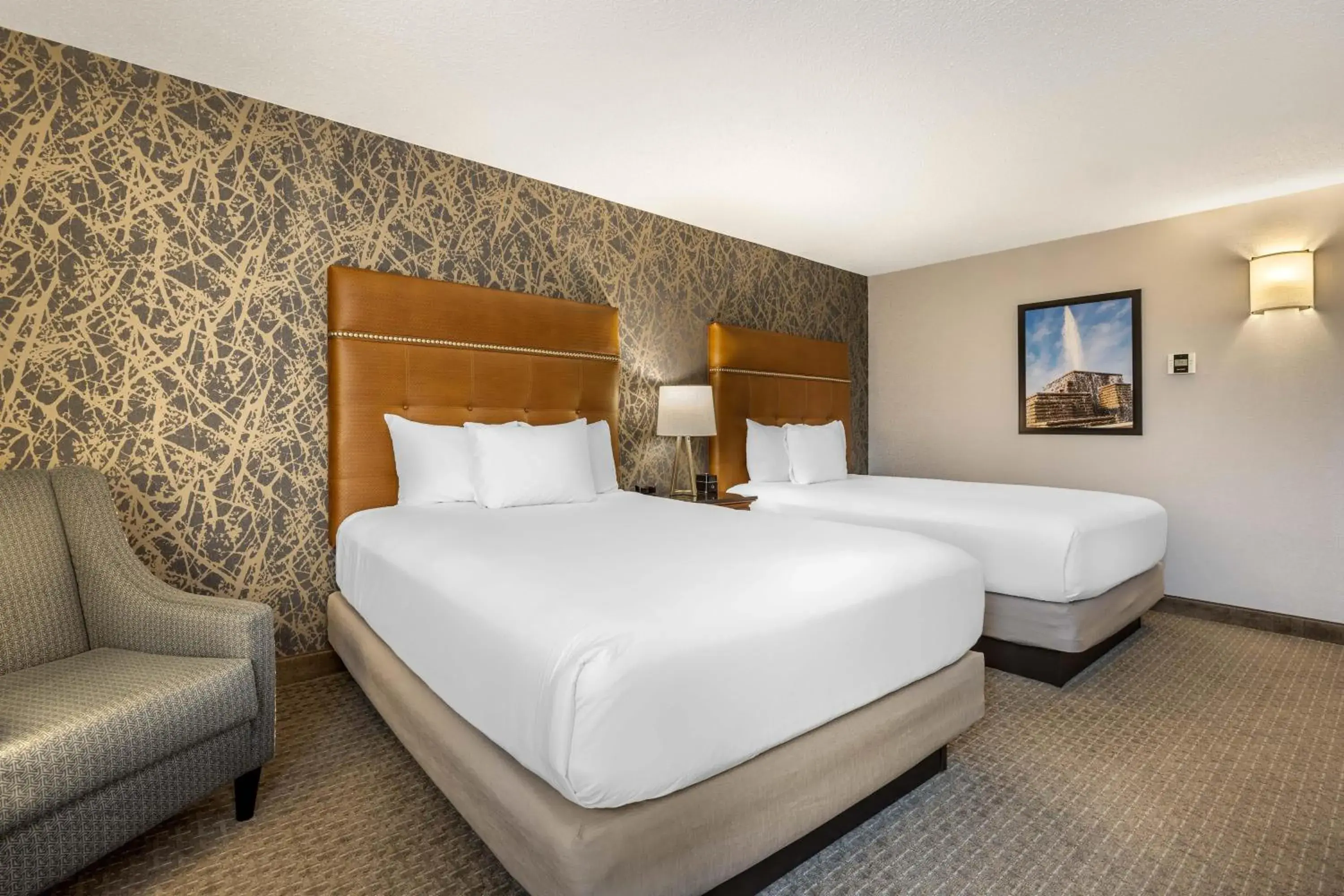 Deluxe Queen Room with Two Queen Beds in Drury Inn & Suites Springfield MO Deluxe Queen Room with Two Queen Beds in Drury Inn & Suites Springfield MO