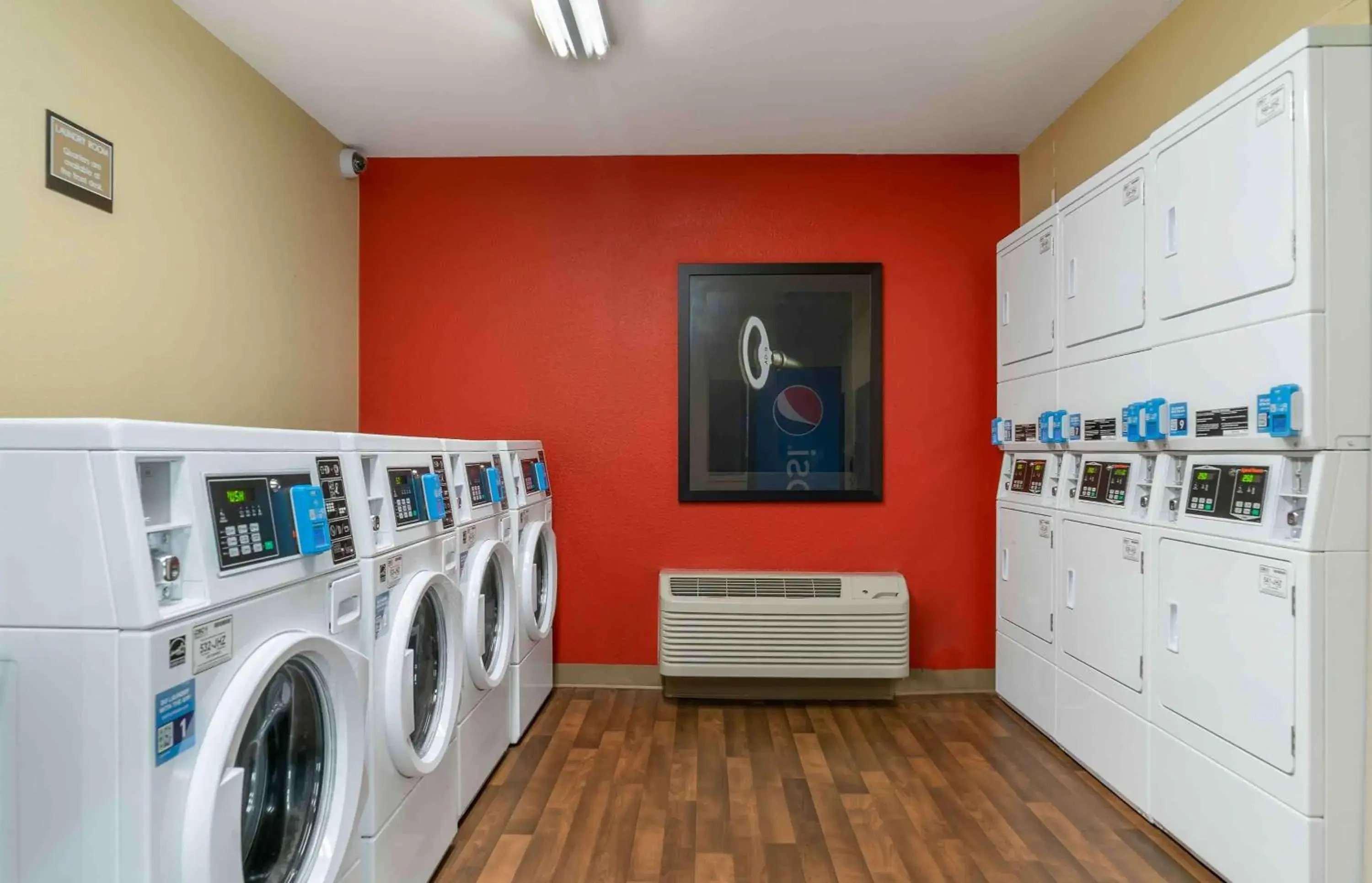 Property building in Extended Stay America Suites - Detroit - Metropolitan Airport Property building in Extended Stay America Suites - Detroit - Metropolitan Airport