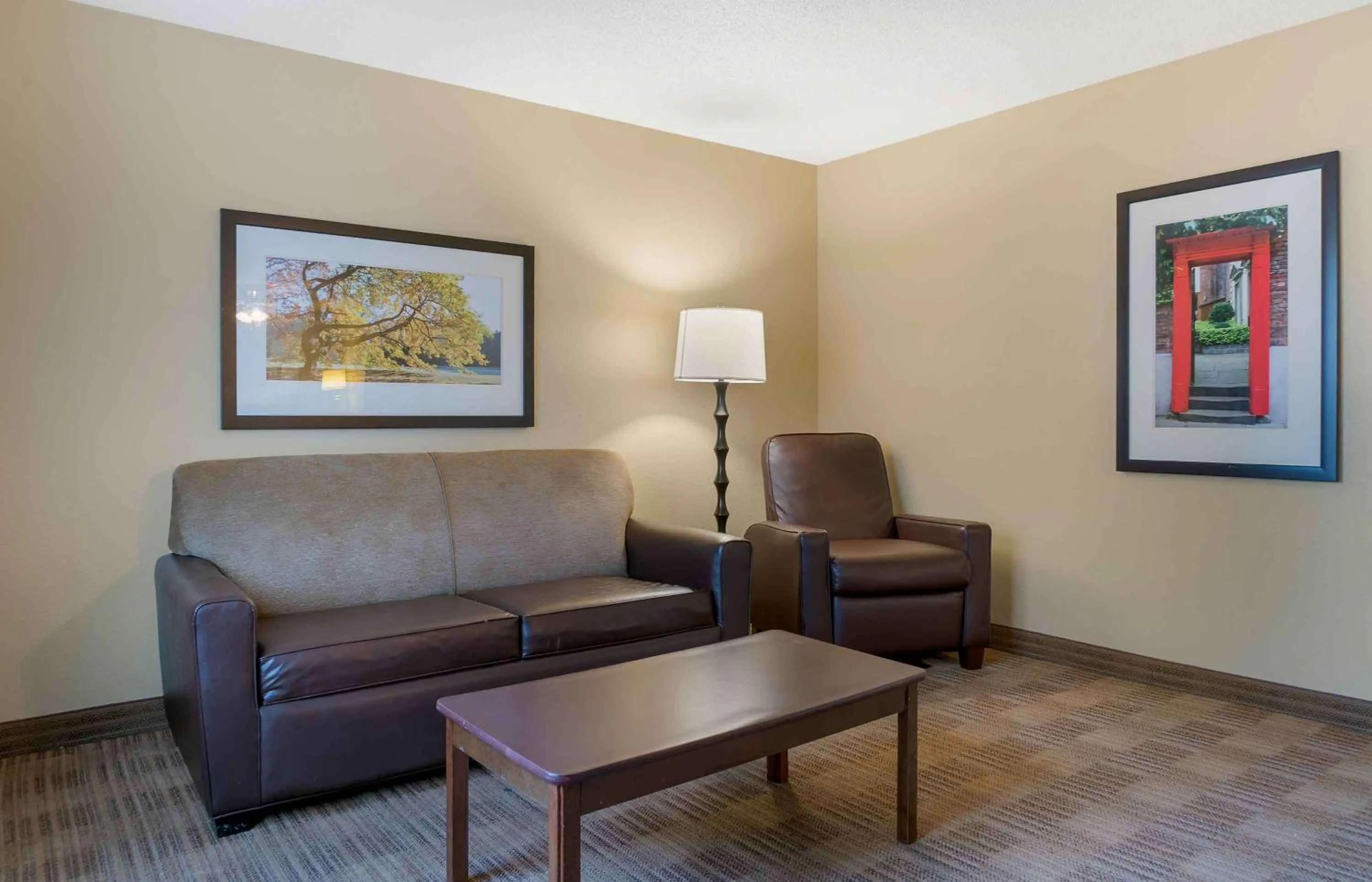Bedroom in Extended Stay America Suites - Detroit - Metropolitan Airport