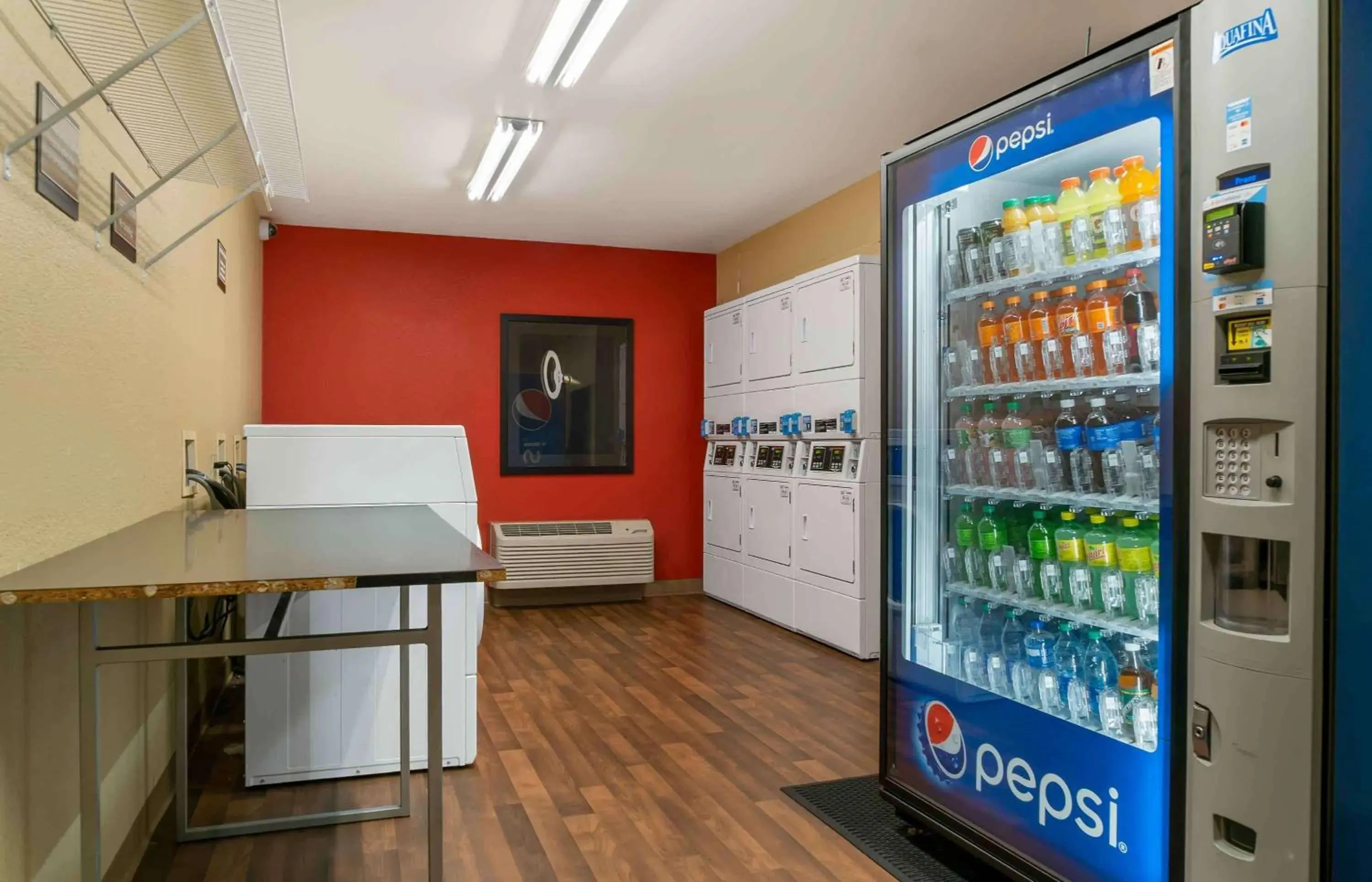 Property building in Extended Stay America Suites - Detroit - Metropolitan Airport Property building in Extended Stay America Suites - Detroit - Metropolitan Airport