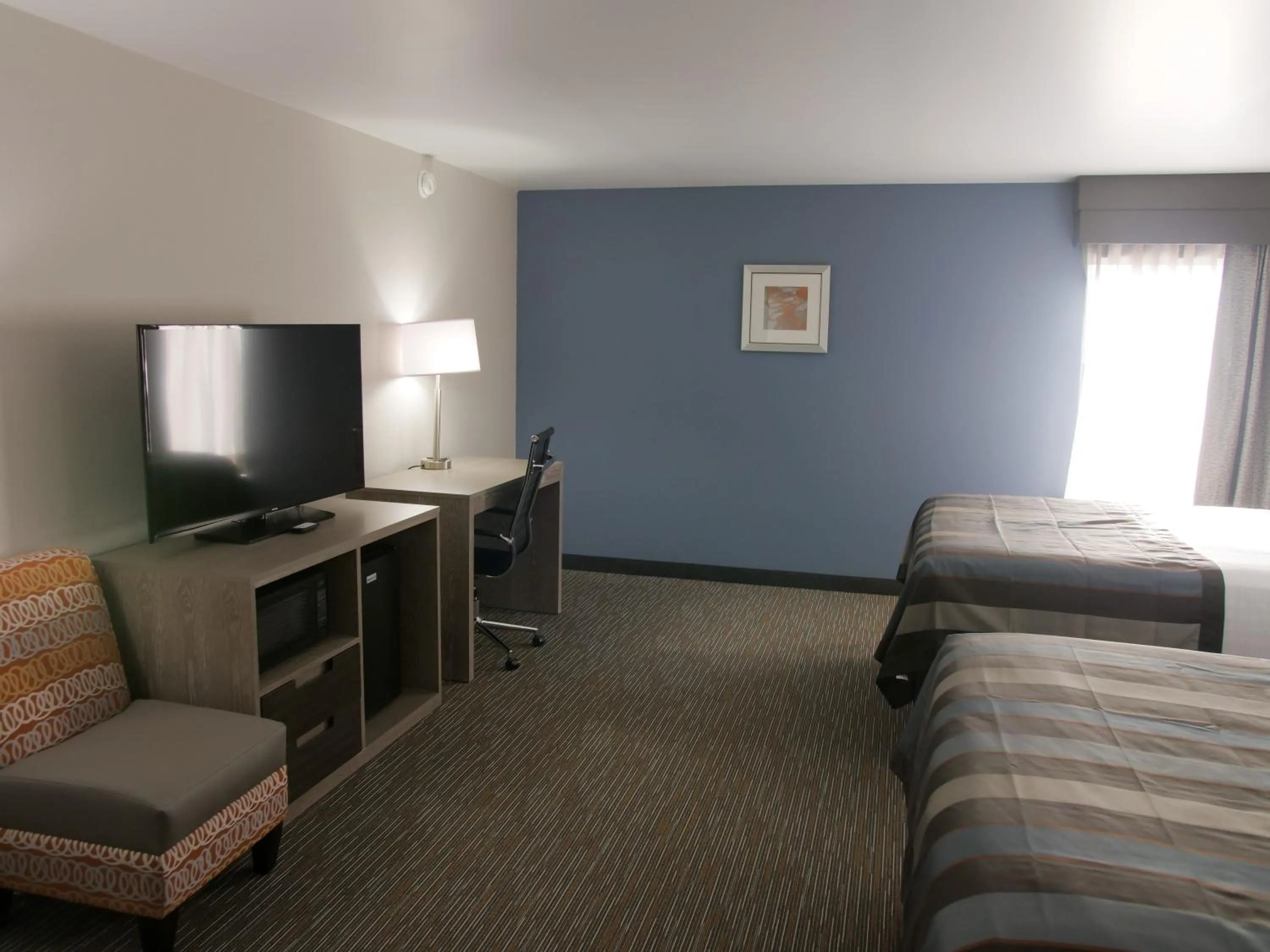 Bed in Wingate by Wyndham Louisville Airport Expo Center