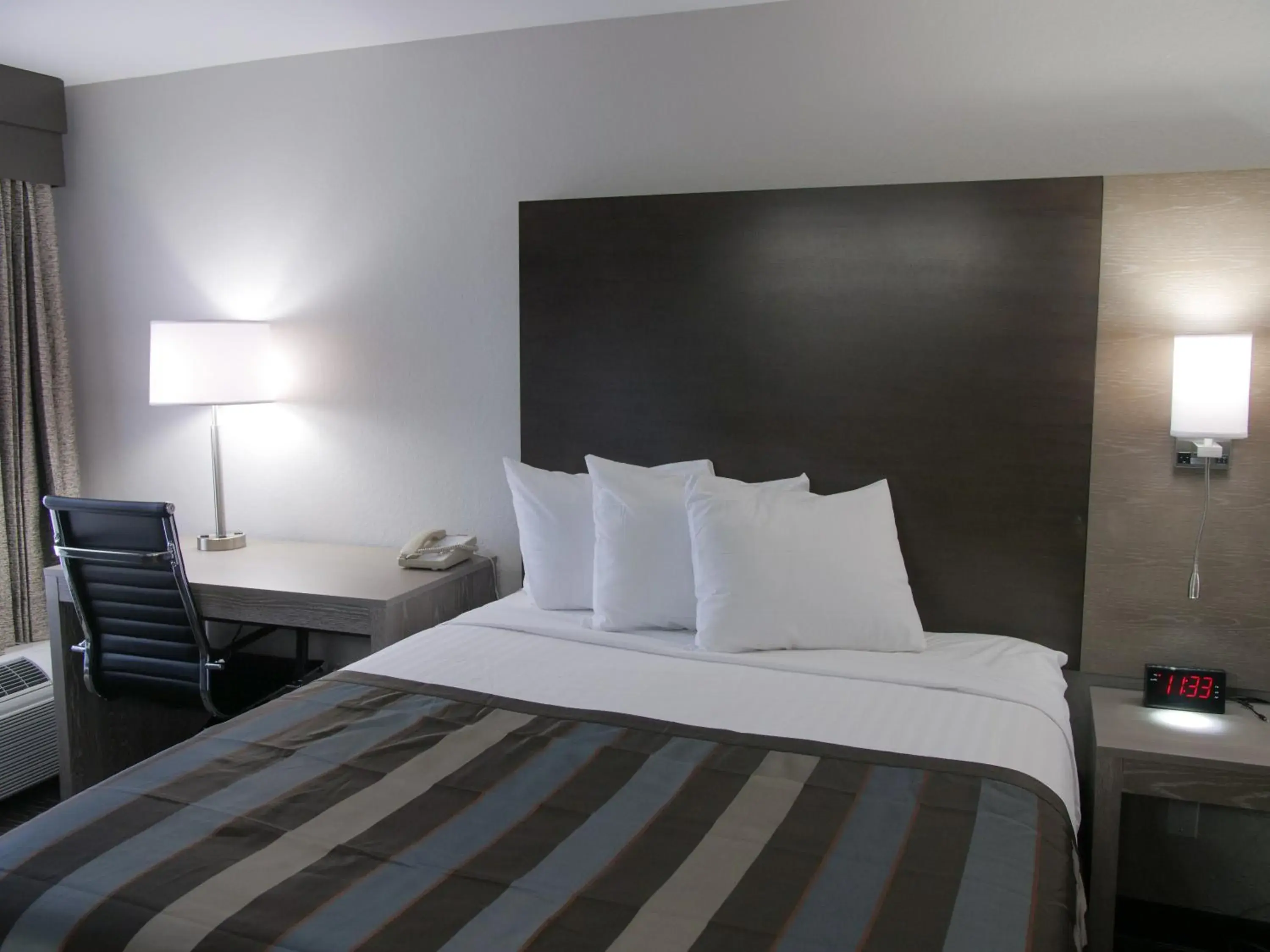 Bed in Wingate by Wyndham Louisville Airport Expo Center Bed in Wingate by Wyndham Louisville Airport Expo Center