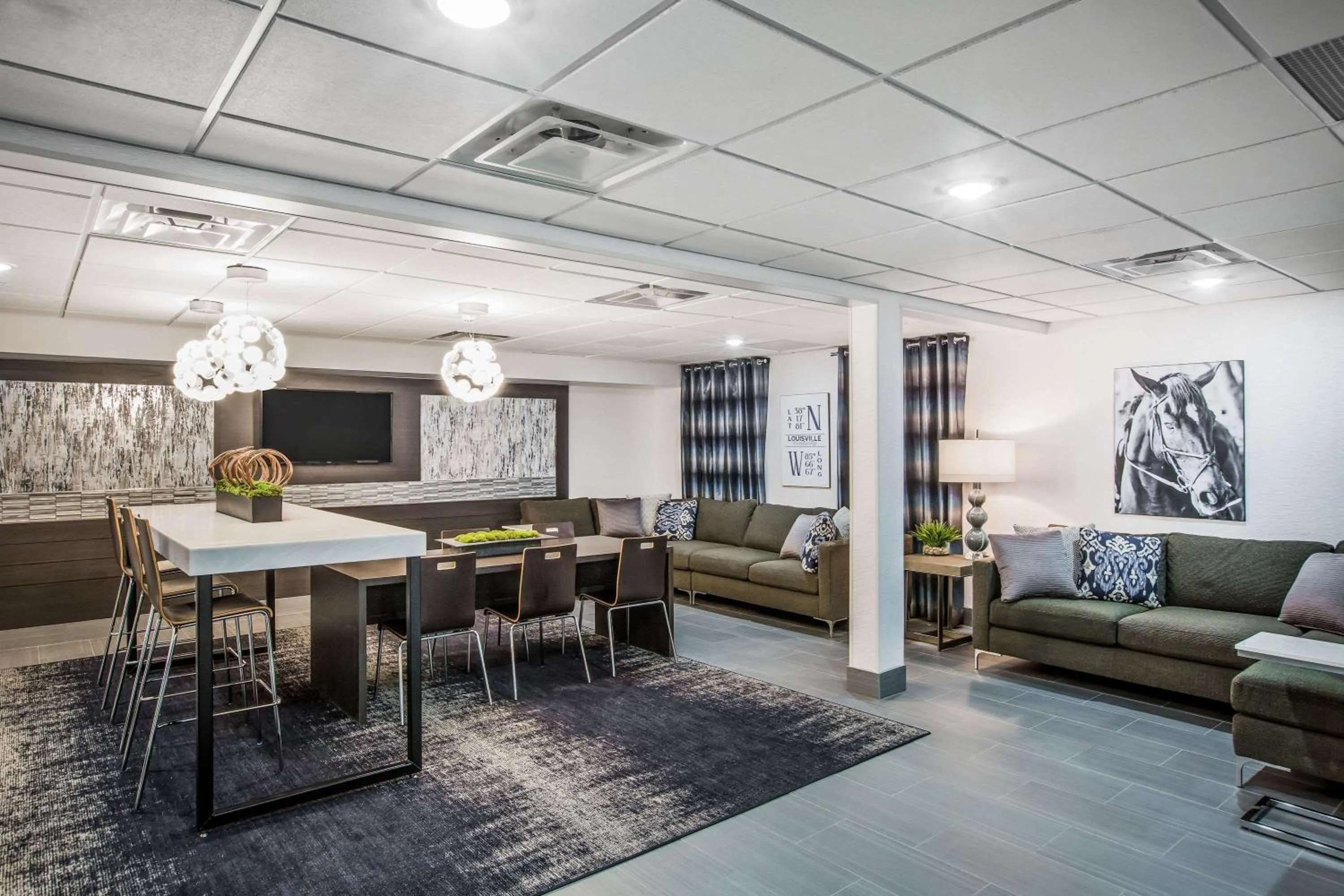 Lobby or reception in Wingate by Wyndham Louisville Airport Expo Center