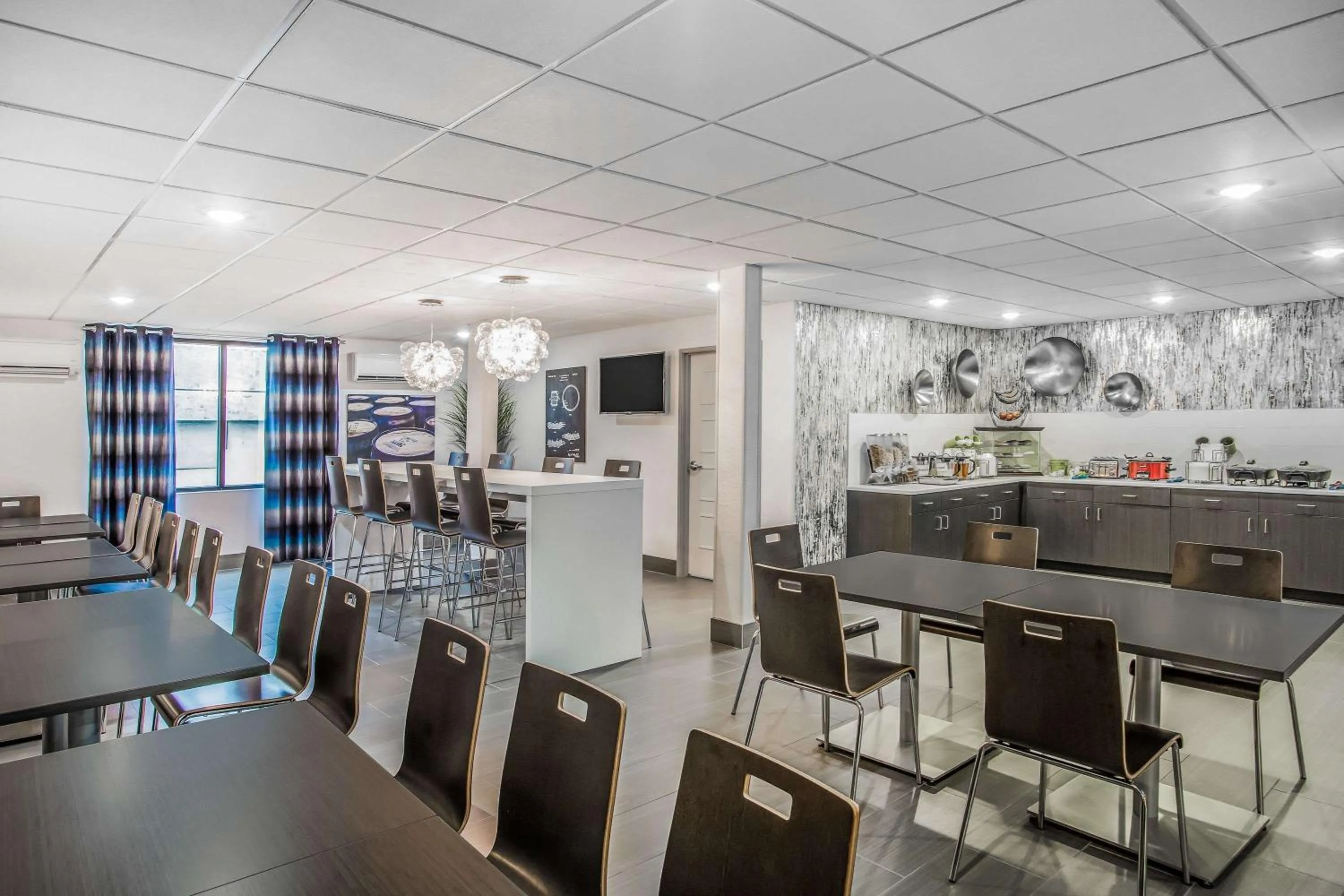 Restaurant/places to eat in Wingate by Wyndham Louisville Airport Expo Center