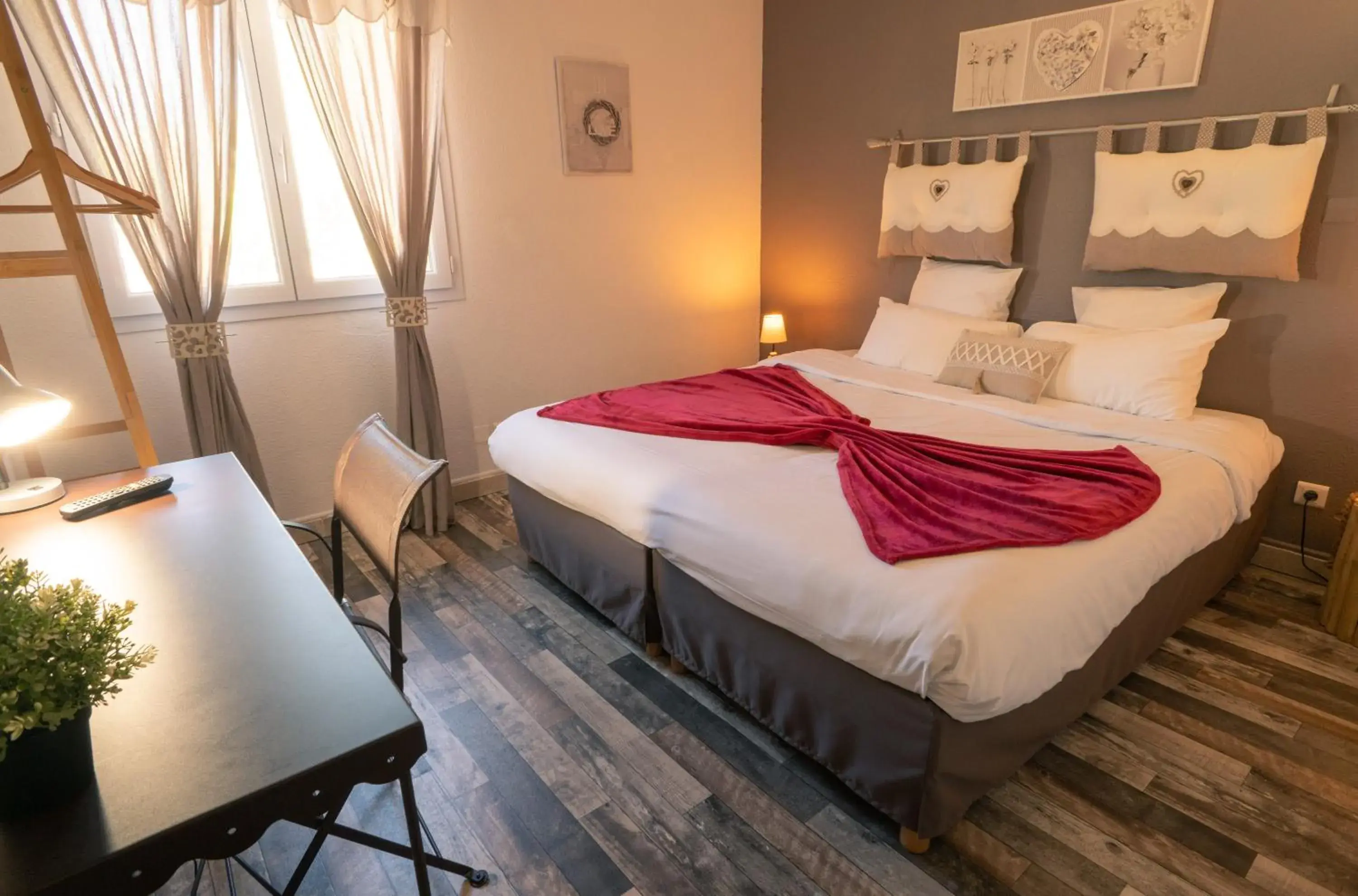 Double Room in Le President-Gare Nimes Pont Du Gard Double Room in Le President-Gare Nimes Pont Du Gard